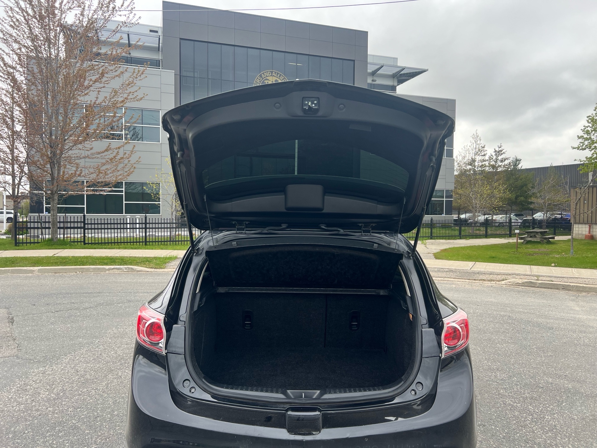 /autocainc/2011-Mazda-Mazda3-17646598335353003.jpg