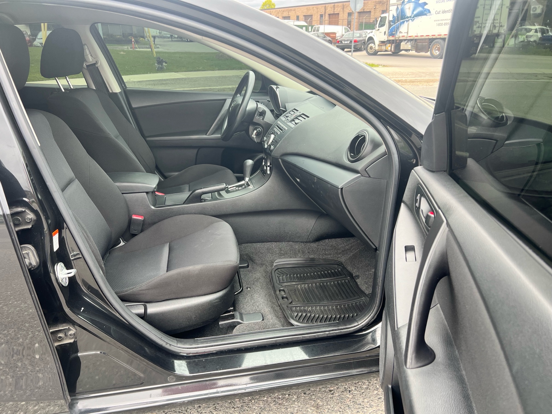 /autocainc/2011-Mazda-Mazda3-23180233656366167.jpg