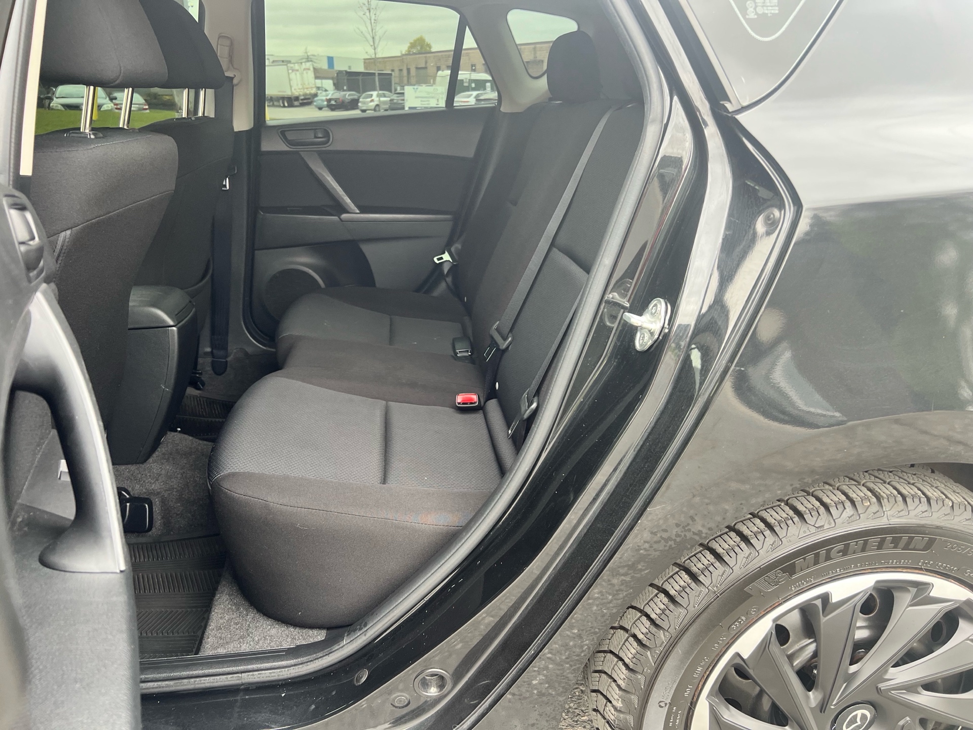 /autocainc/2011-Mazda-Mazda3-9678858344010444.jpg