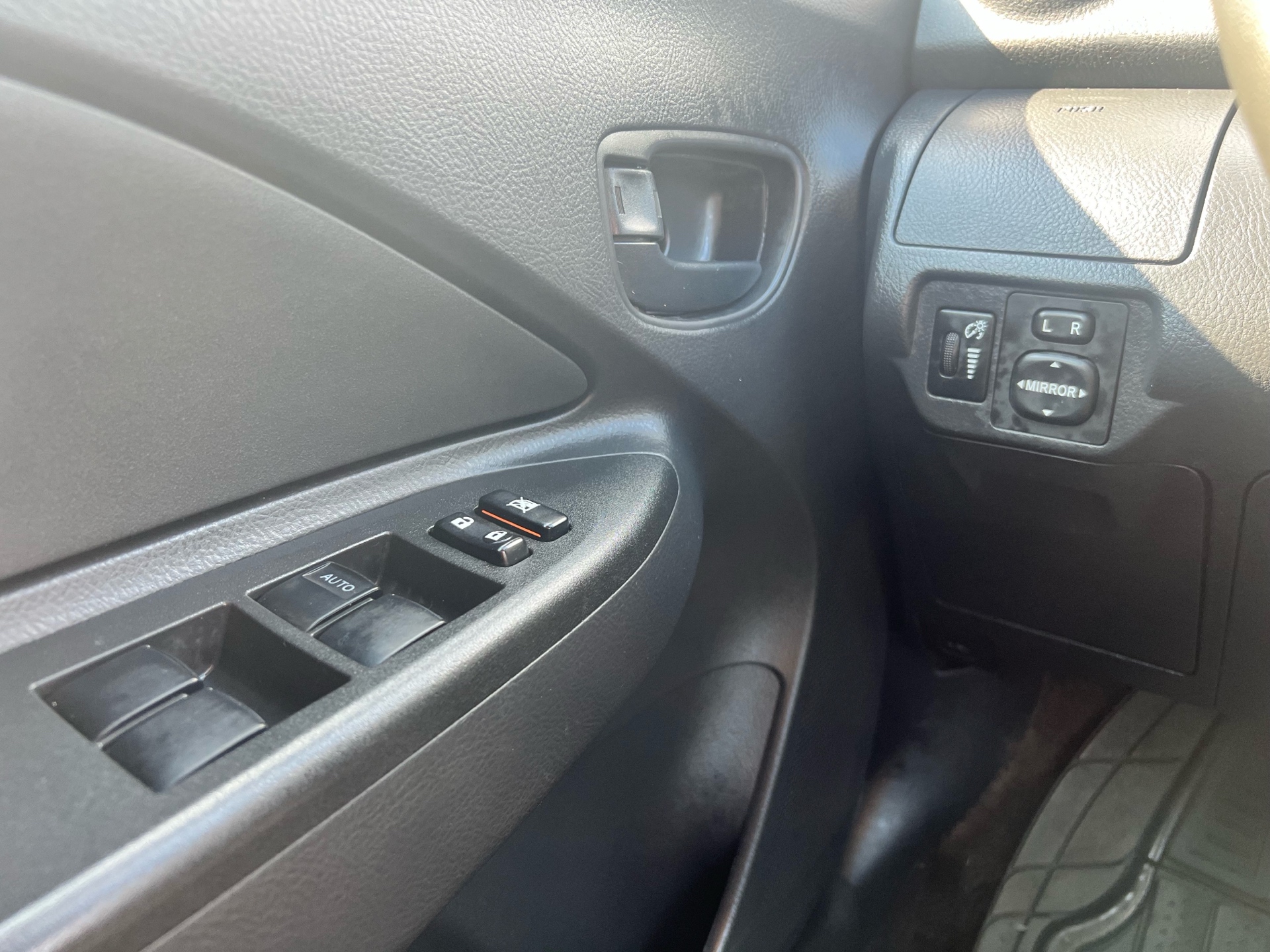 /autocainc/2011-Toyota-Yaris-10893742195373823.jpg