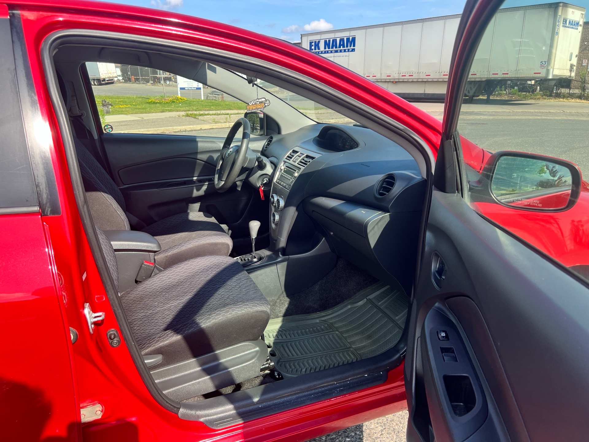 /autocainc/2011-Toyota-Yaris-17777333248337968.jpg