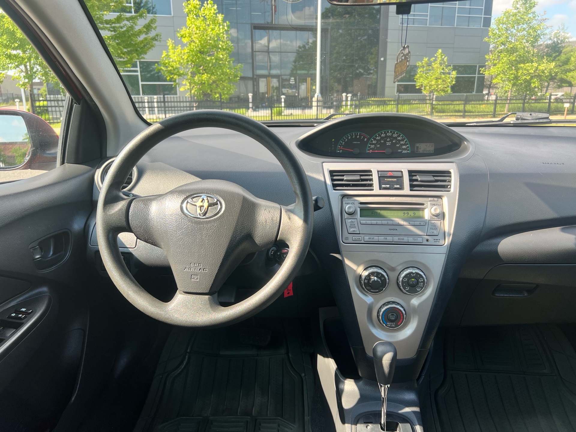 /autocainc/2011-Toyota-Yaris-21881179893732638.jpg