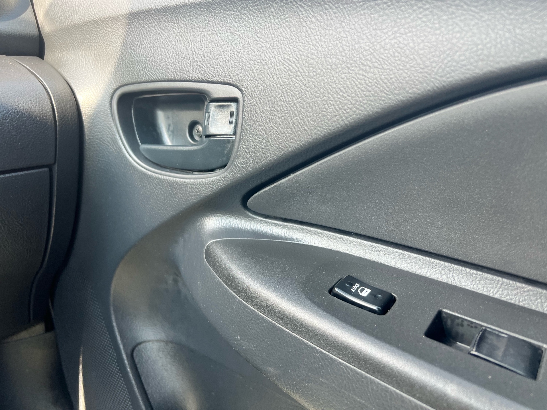 /autocainc/2011-Toyota-Yaris-6575646933173851.jpg