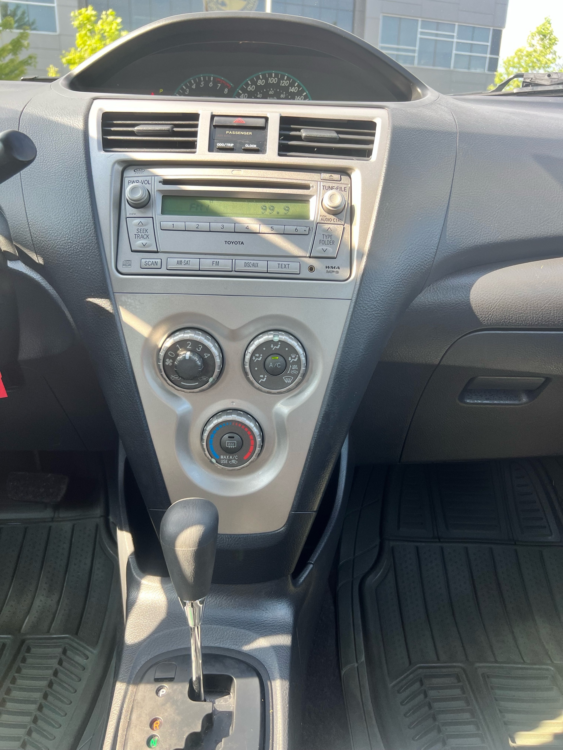 /autocainc/2011-Toyota-Yaris-6687190464950385.jpg
