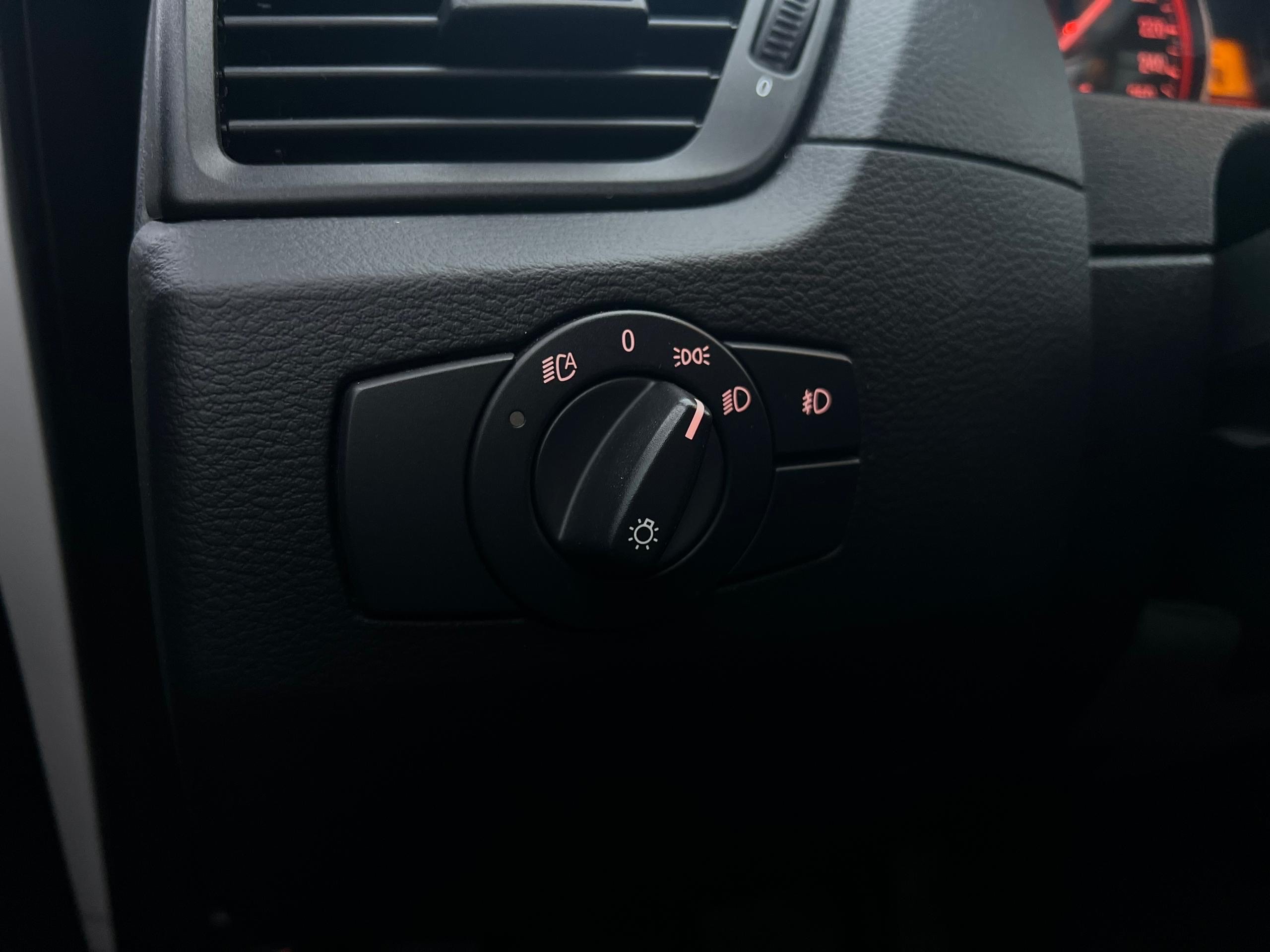 /autocainc/2012-BMW-X1-08691439948777924.jpg