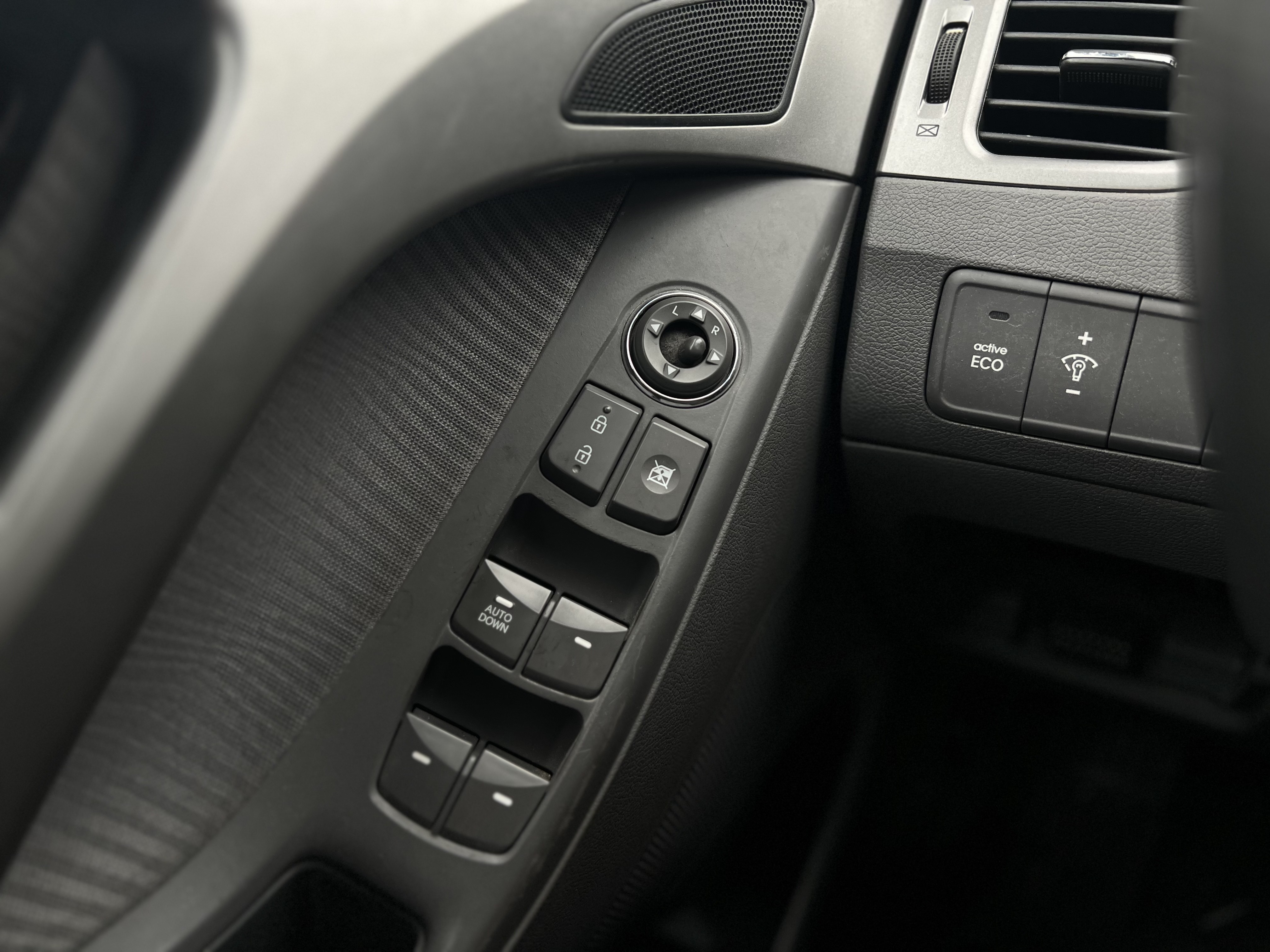 /autocainc/2012-Hyundai-Elantra-06277033740831262.jpg