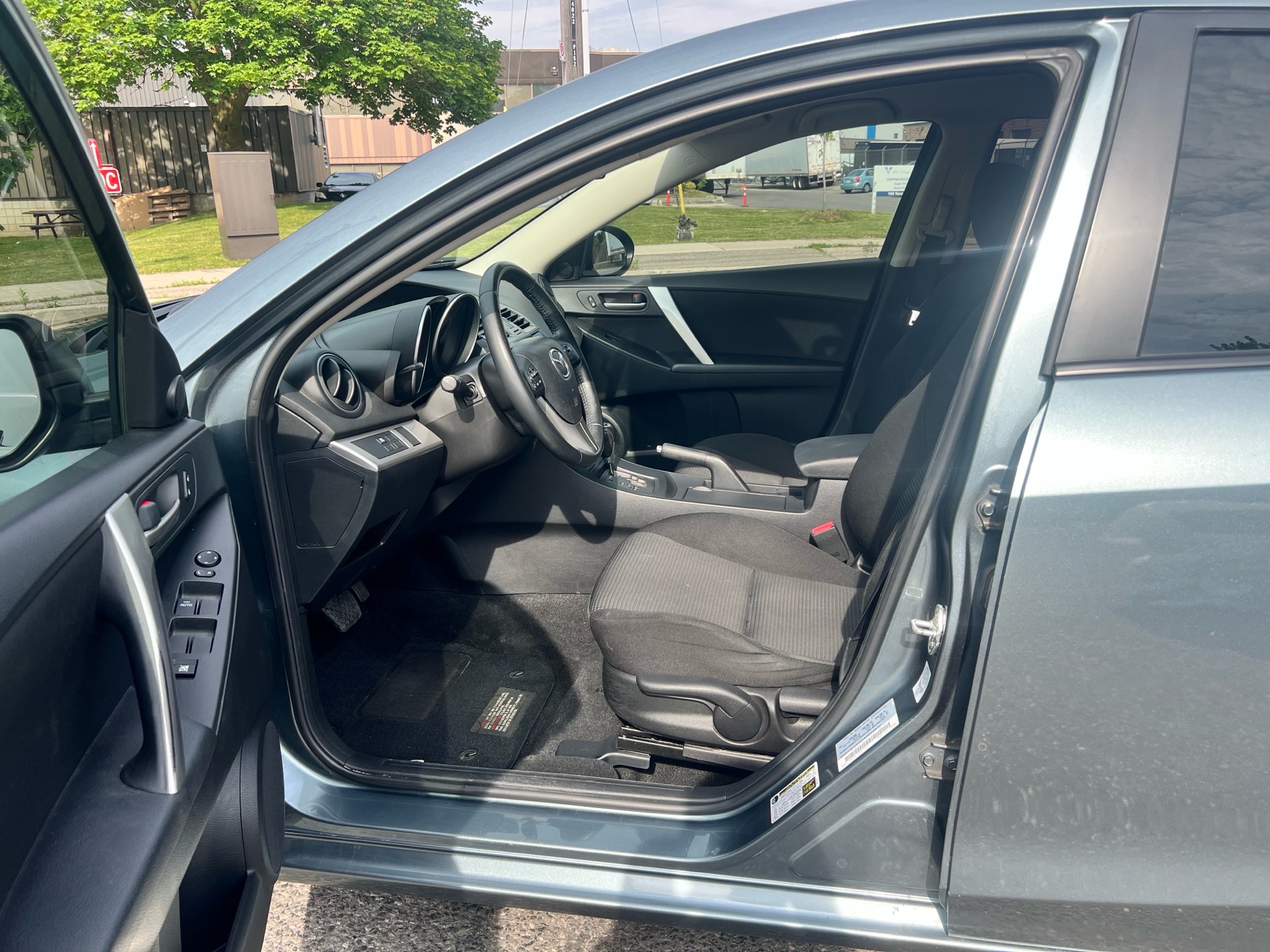 /autocainc/2012-Mazda-Mazda3-2267455850608069.jpg
