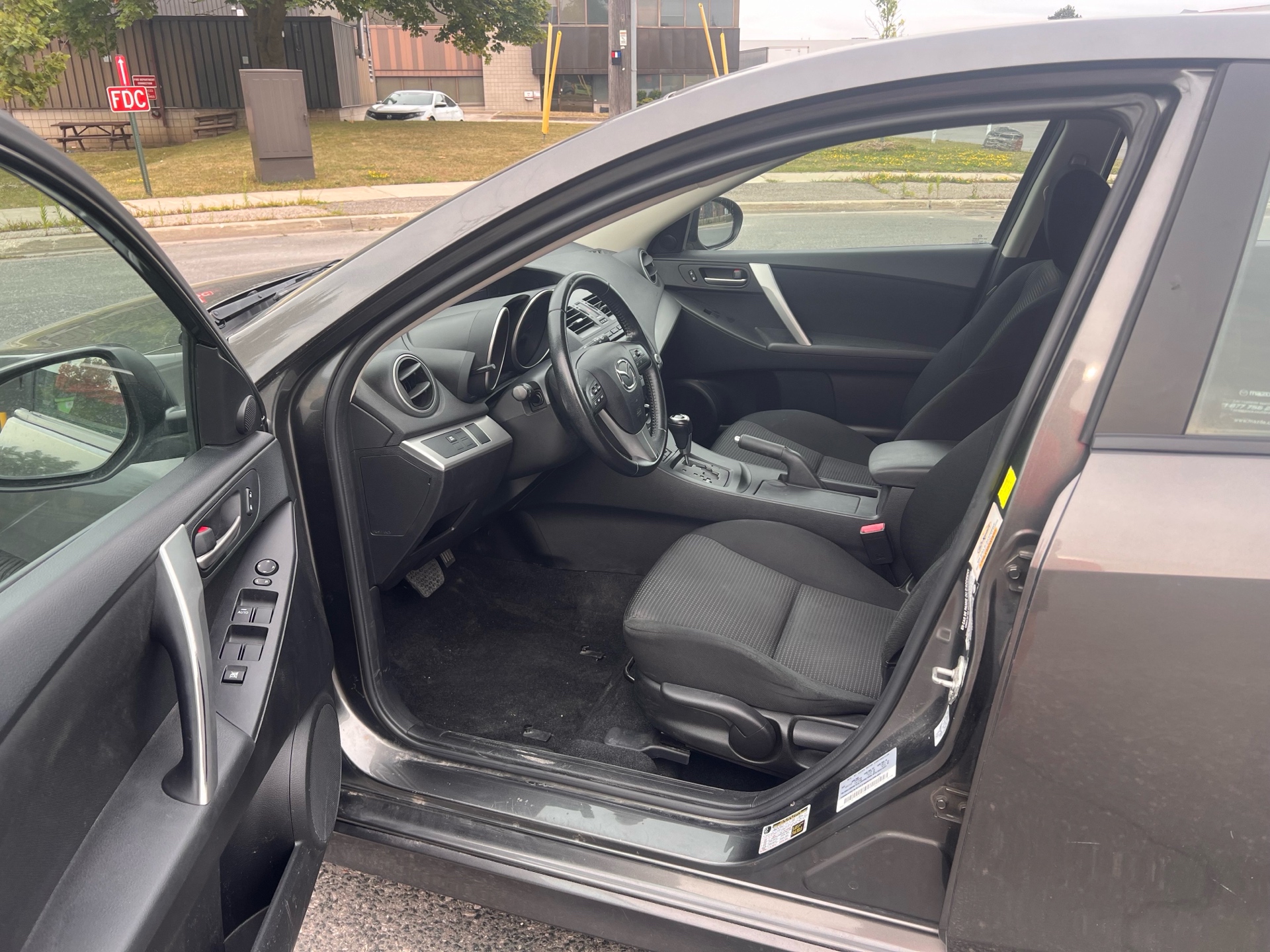 /autocainc/2012-Mazda-Mazda3-5098389495617961.jpg