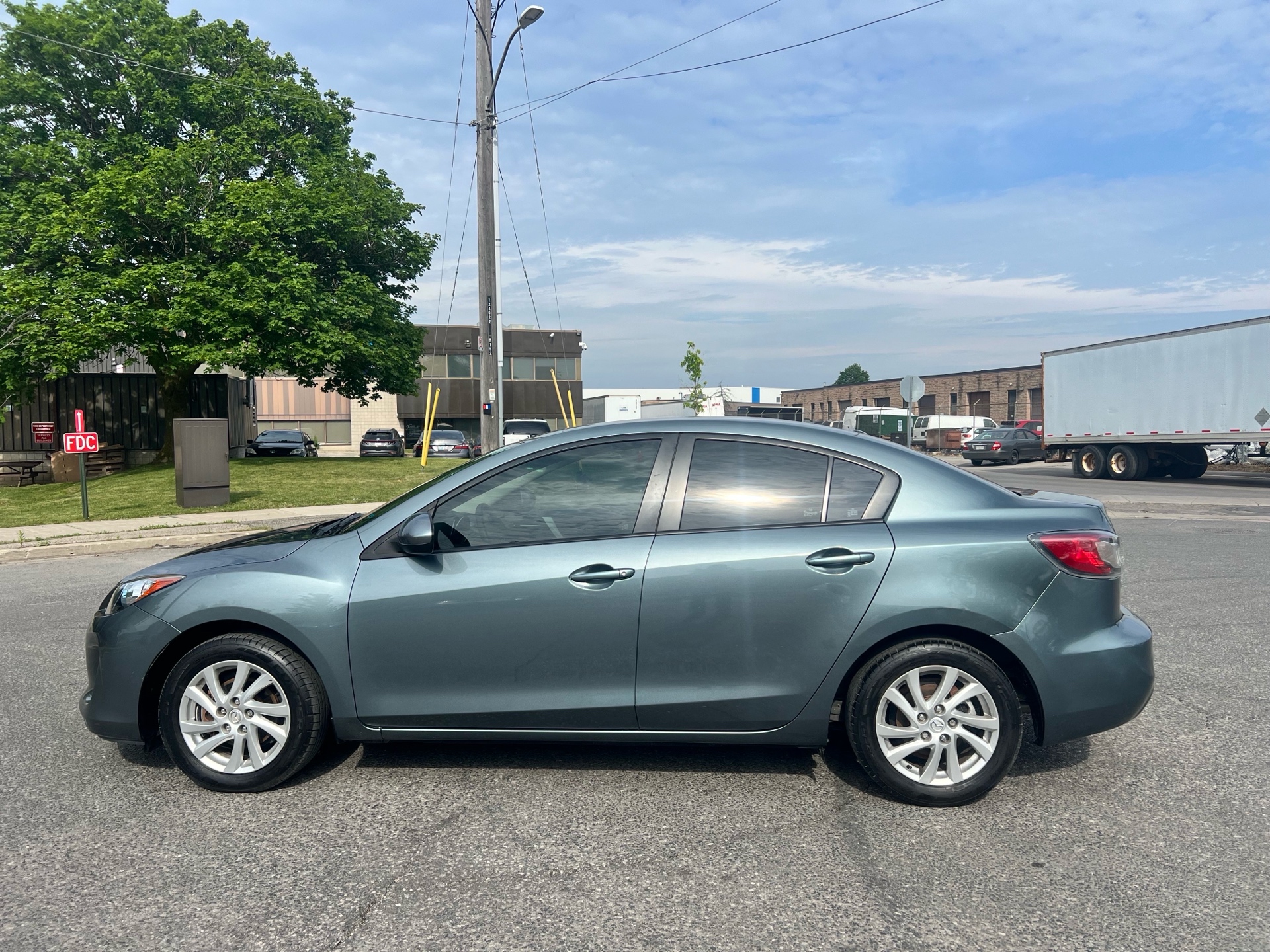 /autocainc/2012-Mazda-Mazda3-5533928121163132.jpg