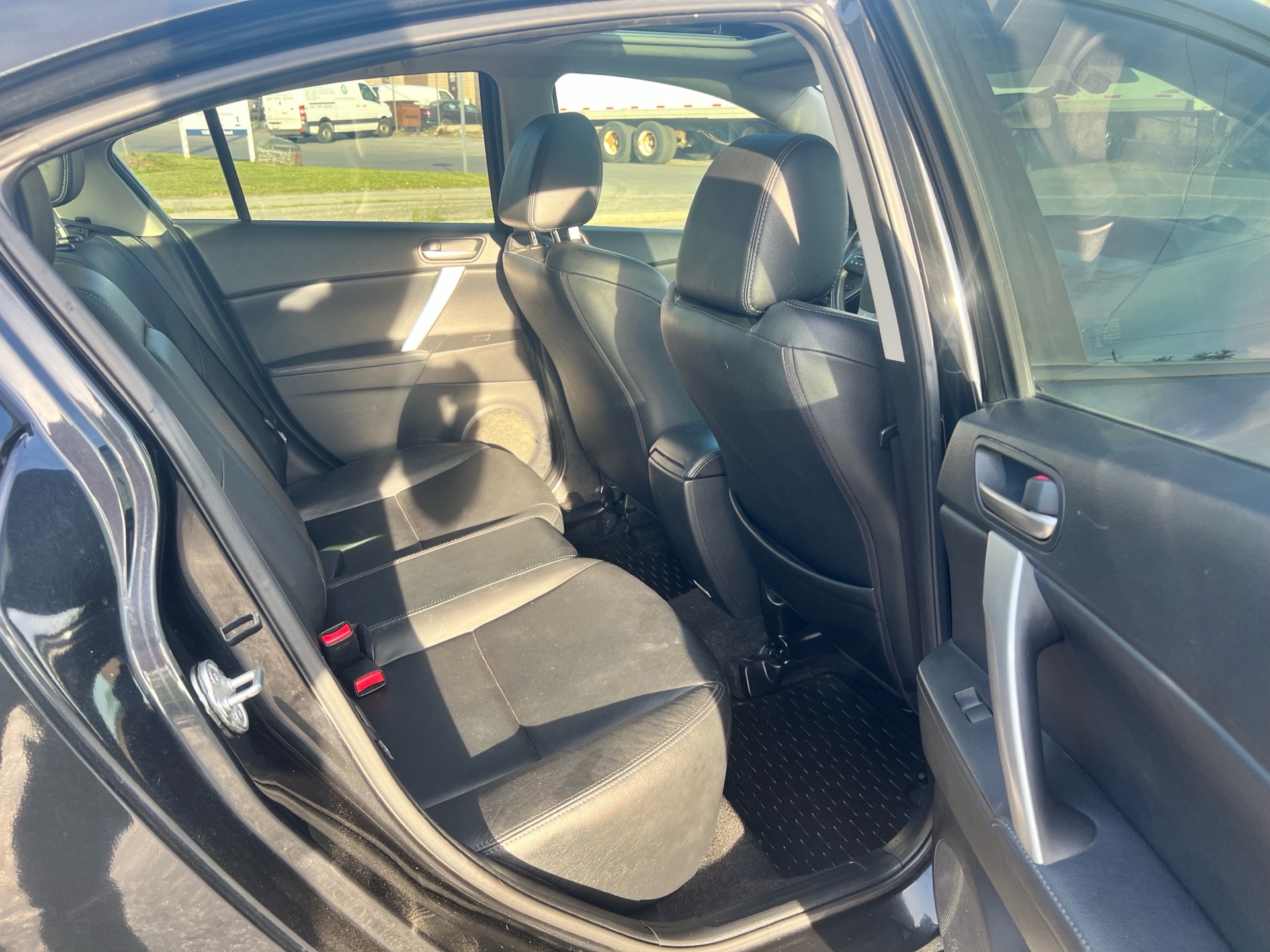 /autocainc/2012-Mazda-Mazda3-9700573600239515.jpg