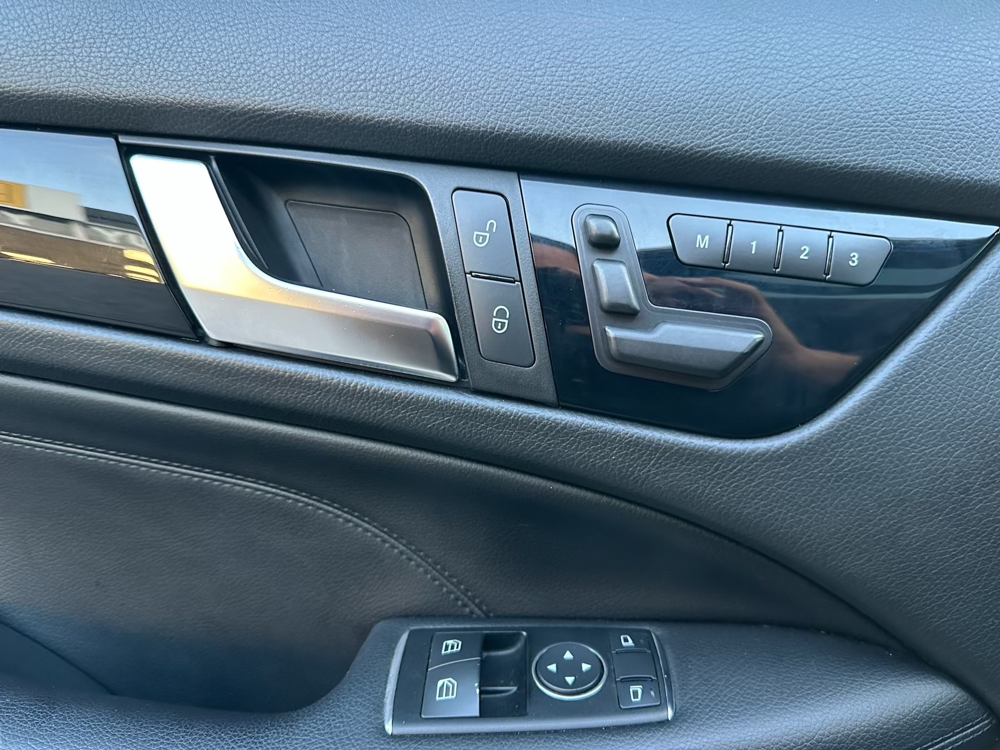 /autocainc/2012-Mercedes-Benz-C-Class-533290199102179.jpg