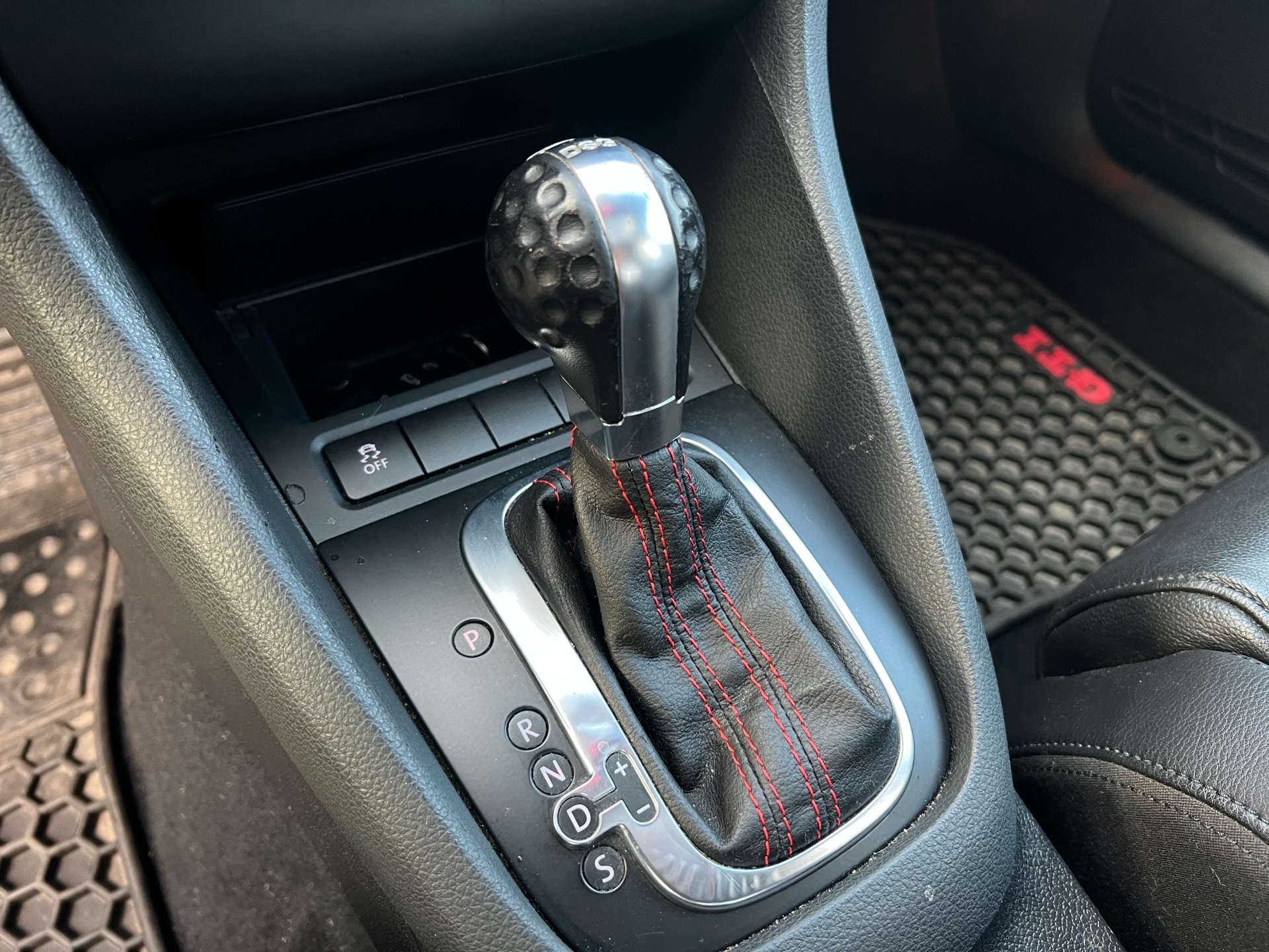 /autocainc/2012-Volkswagen-GolfGTI-8453361099286301.jpg