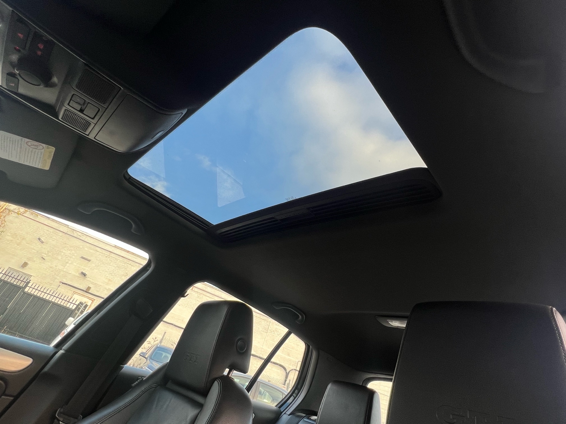 /autocainc/2012-Volkswagen-GolfGTI-9890631376318728.jpg