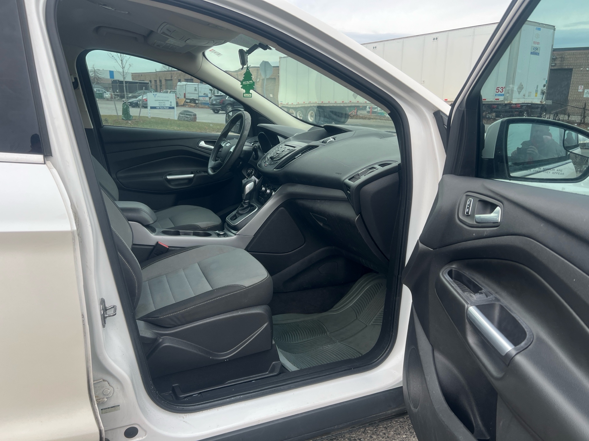 /autocainc/2013-Ford-Escape-07476871821956332.jpg