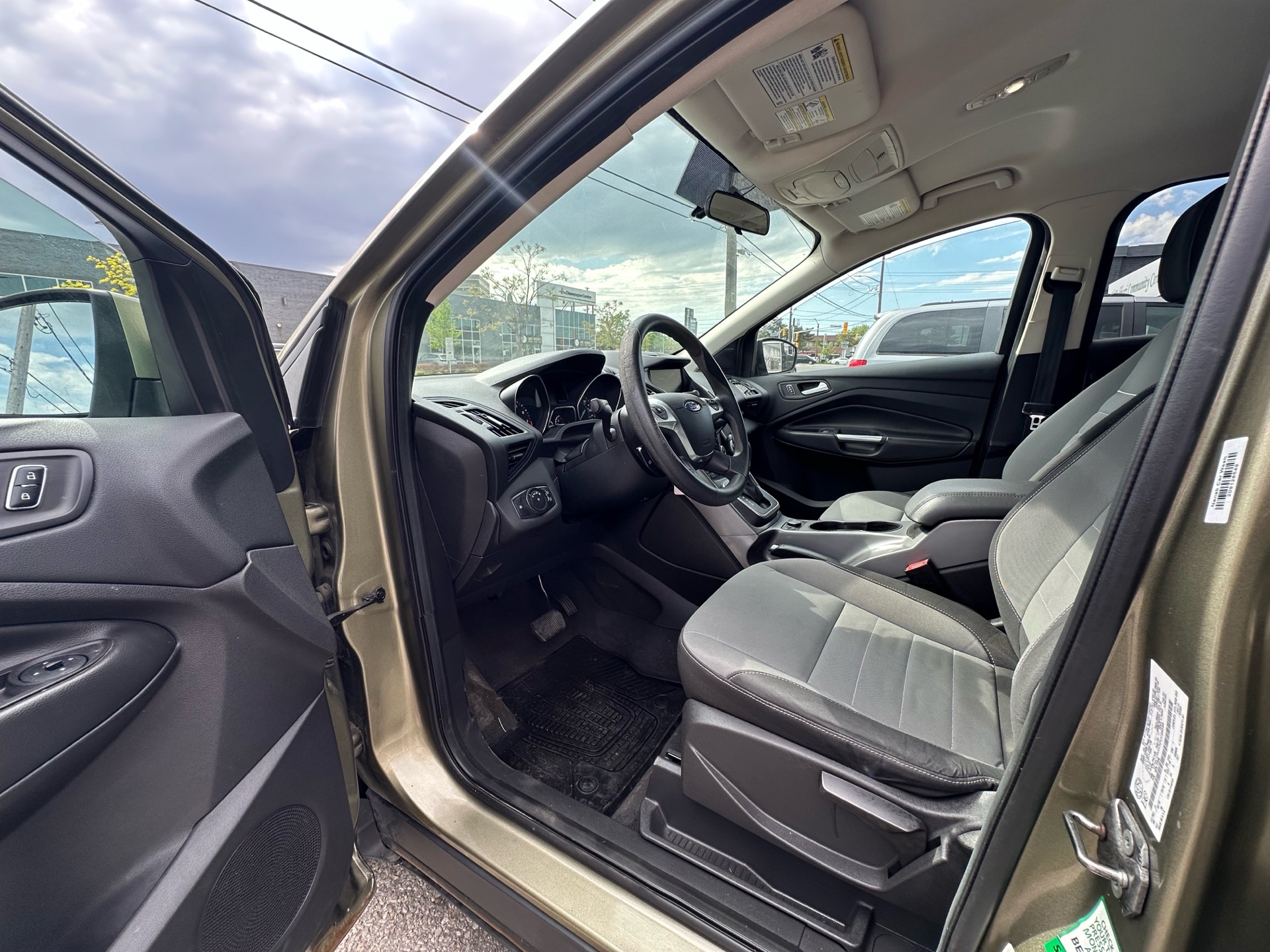 /autocainc/2013-Ford-Escape-2316916571001746.jpg