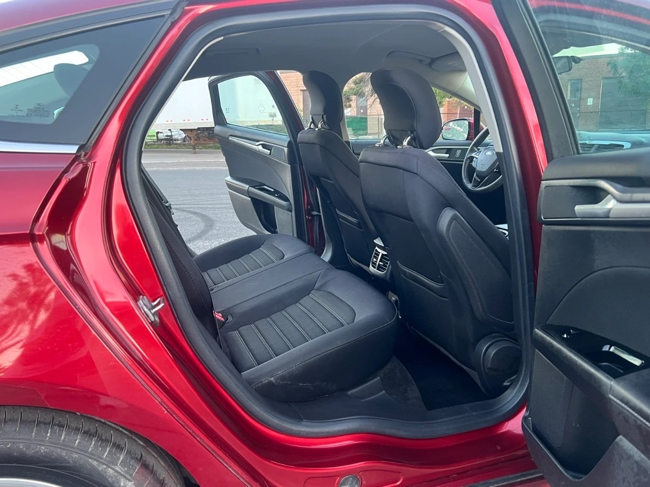 /autocainc/2013-Ford-Fusion-4547942910592375.jpg
