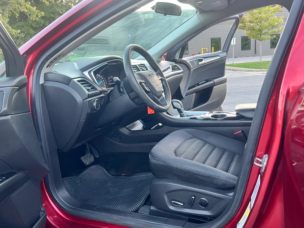 /autocainc/2013-Ford-Fusion-6215166459134849.jpg
