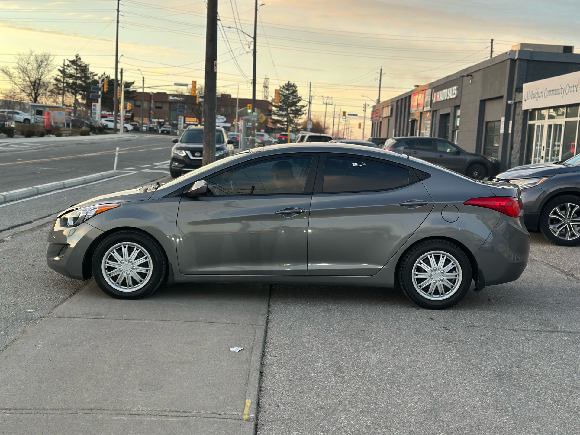 /autocainc/2013-Hyundai-Elantra-2560913508072453.jpg