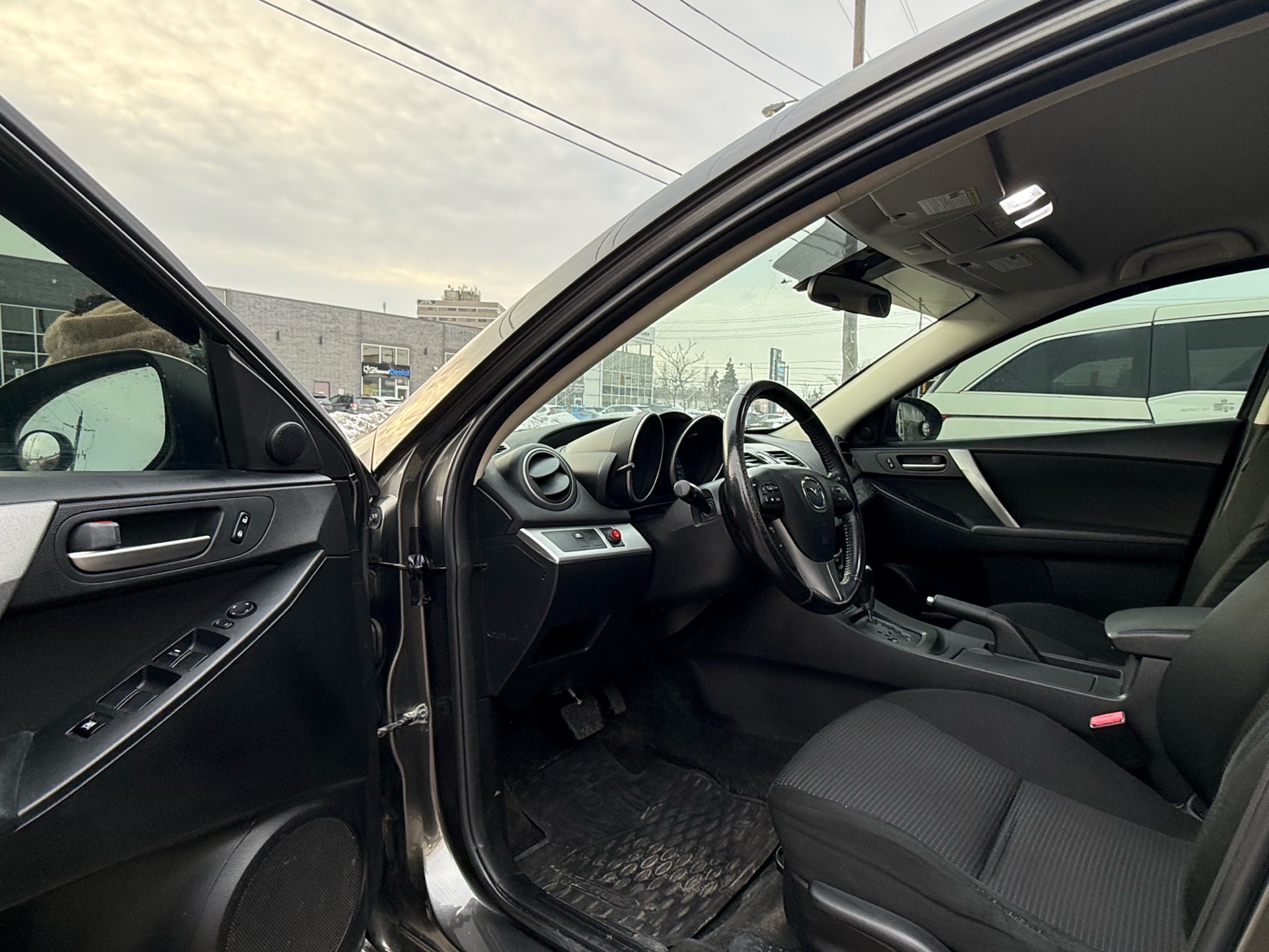 /autocainc/2013-Mazda-Mazda3-0855592723791383.jpg