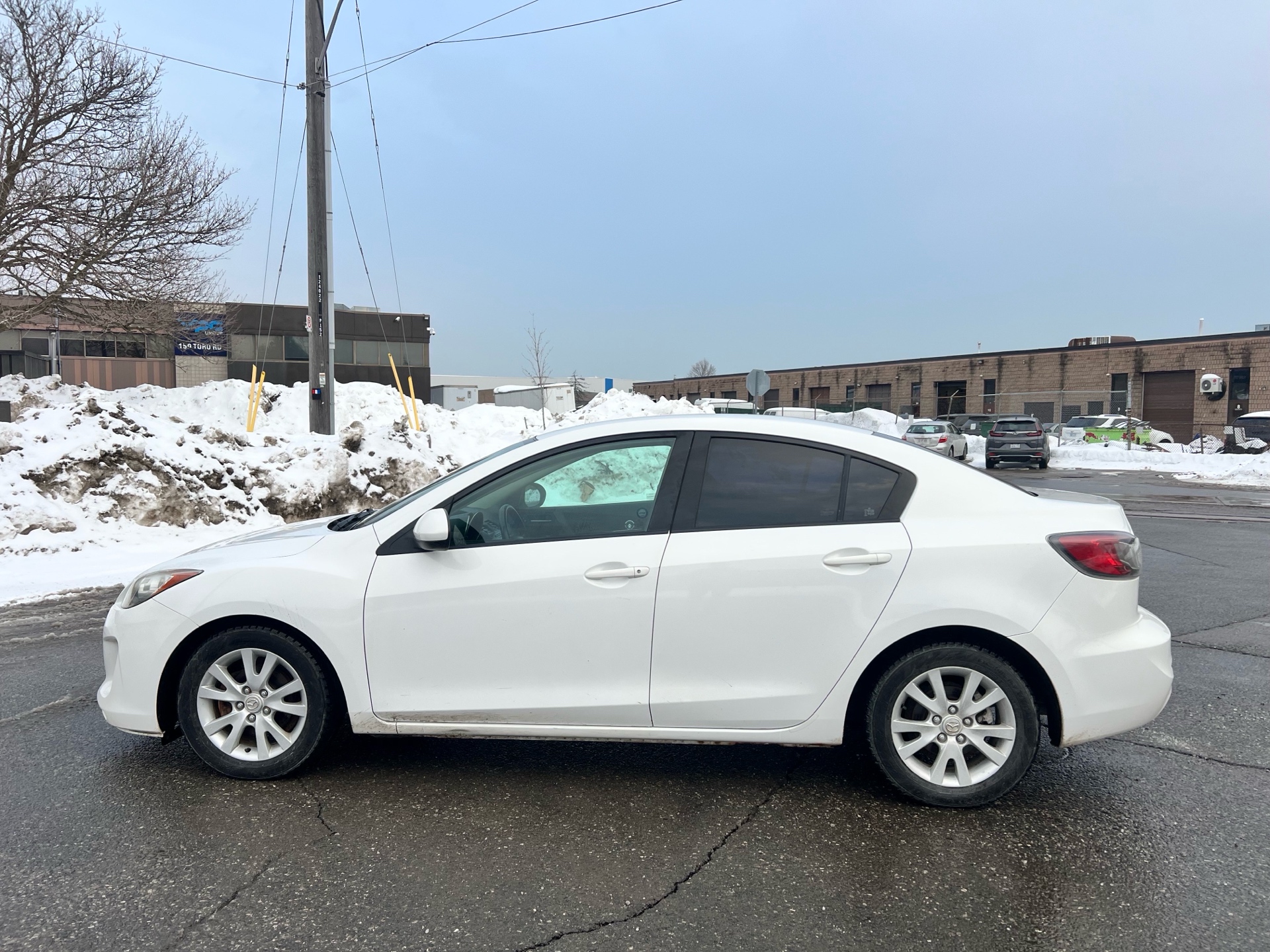 /autocainc/2013-Mazda-Mazda3-2351587297817994.jpg