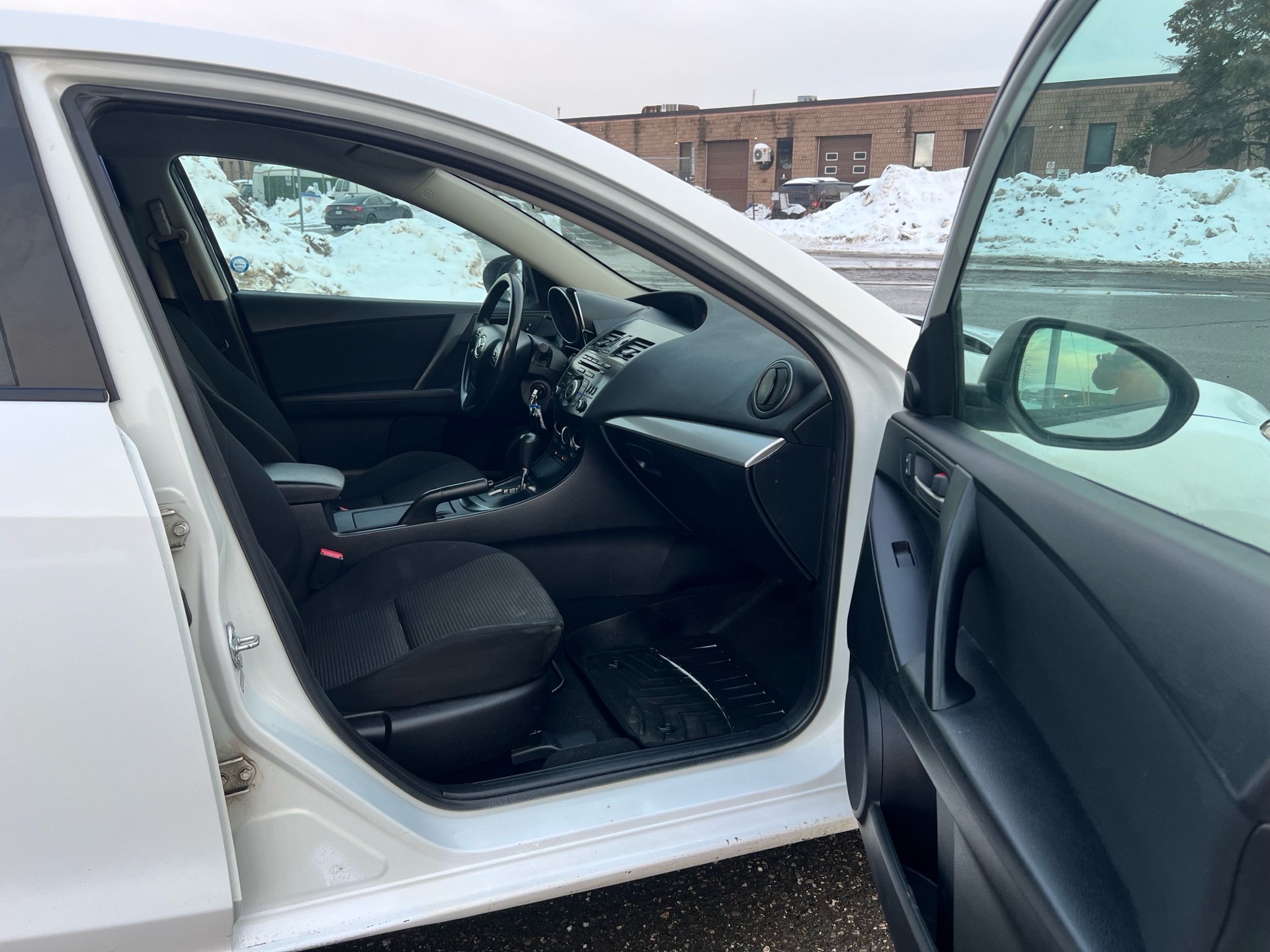 /autocainc/2013-Mazda-Mazda3-27902604845729106.jpg