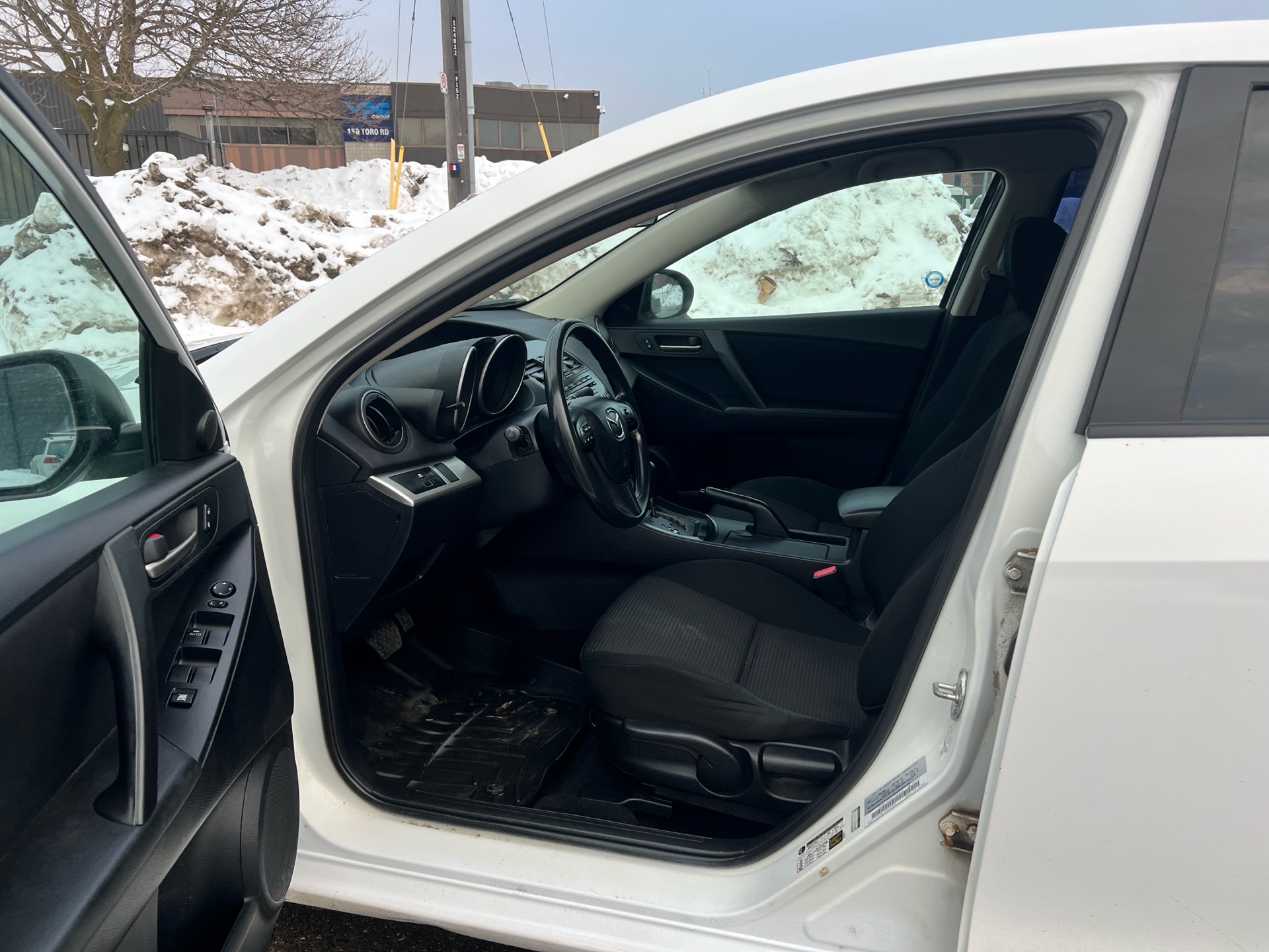 /autocainc/2013-Mazda-Mazda3-2867116802726766.jpg