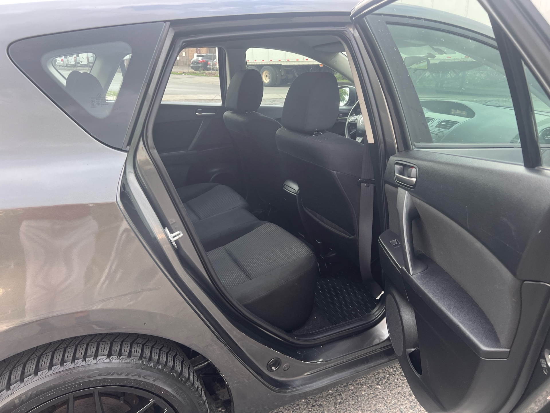 /autocainc/2013-Mazda-Mazda3-469508081406651.jpg
