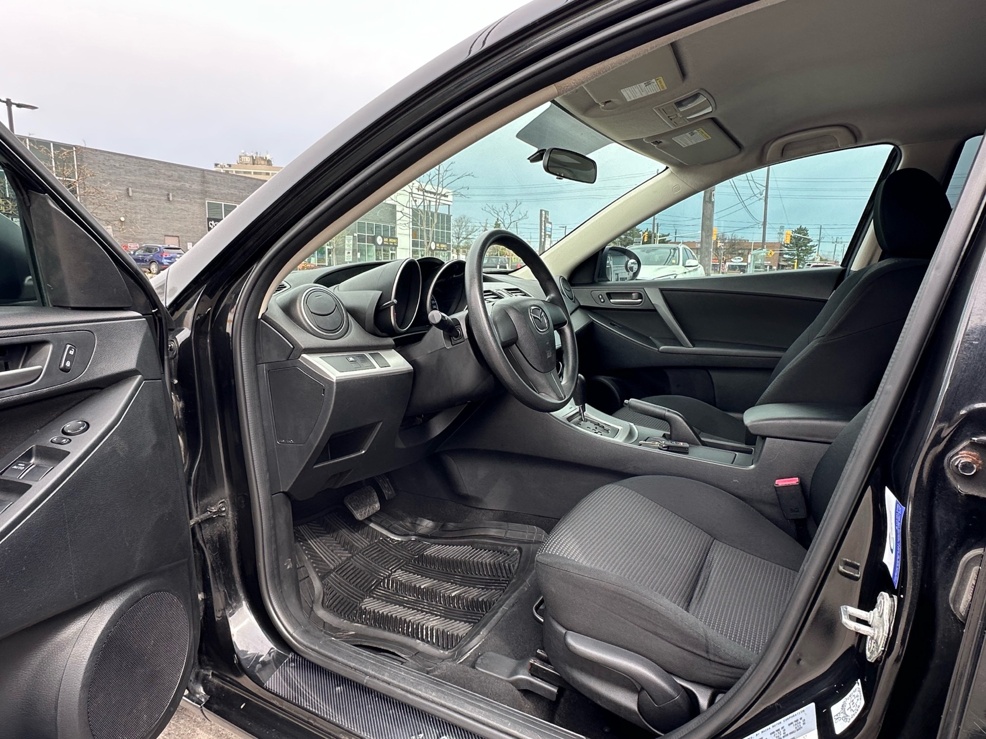 /autocainc/2013-Mazda-Mazda3-8614632753953639.jpg