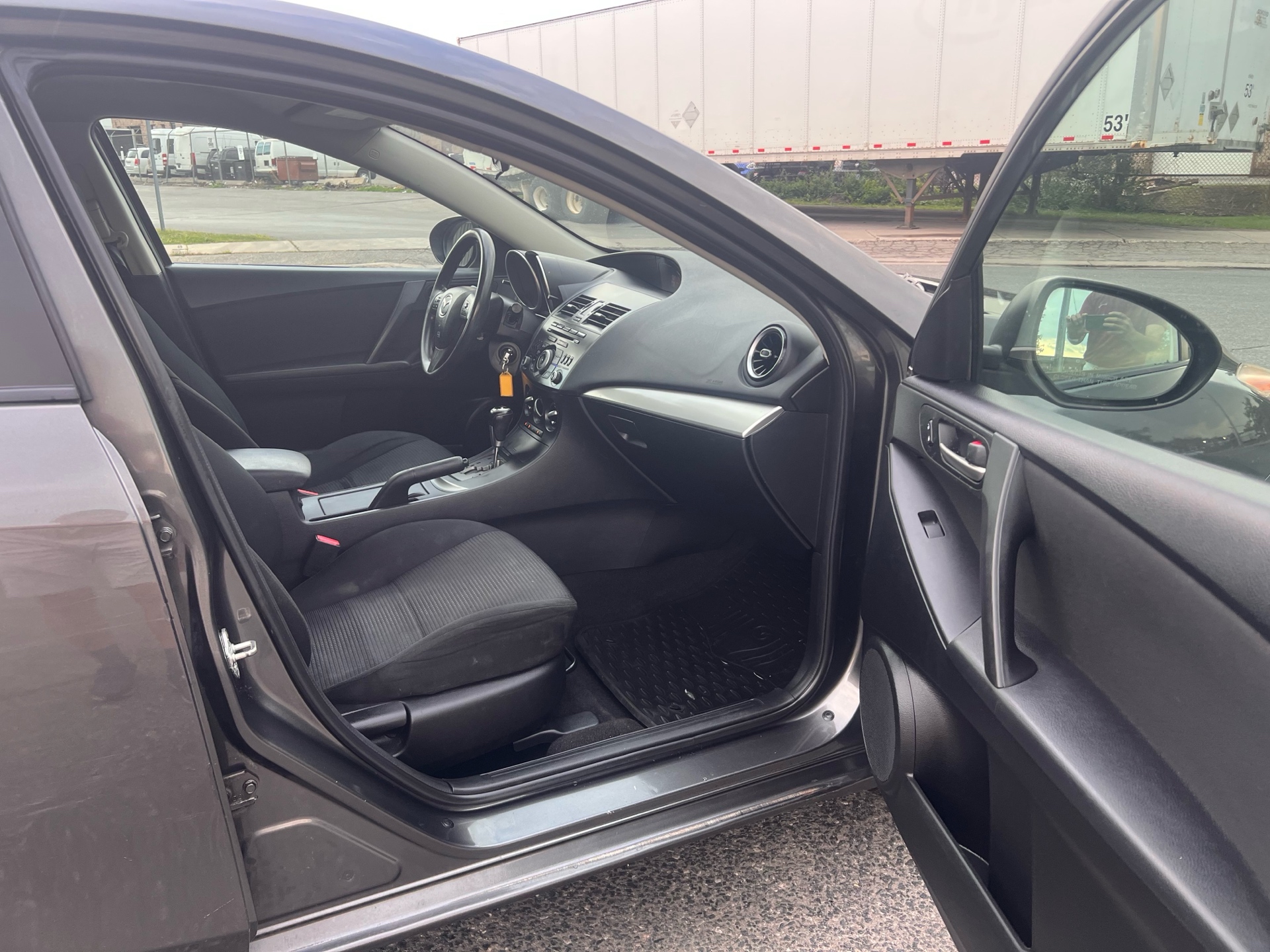 /autocainc/2013-Mazda-Mazda3-9359095958127159.jpg