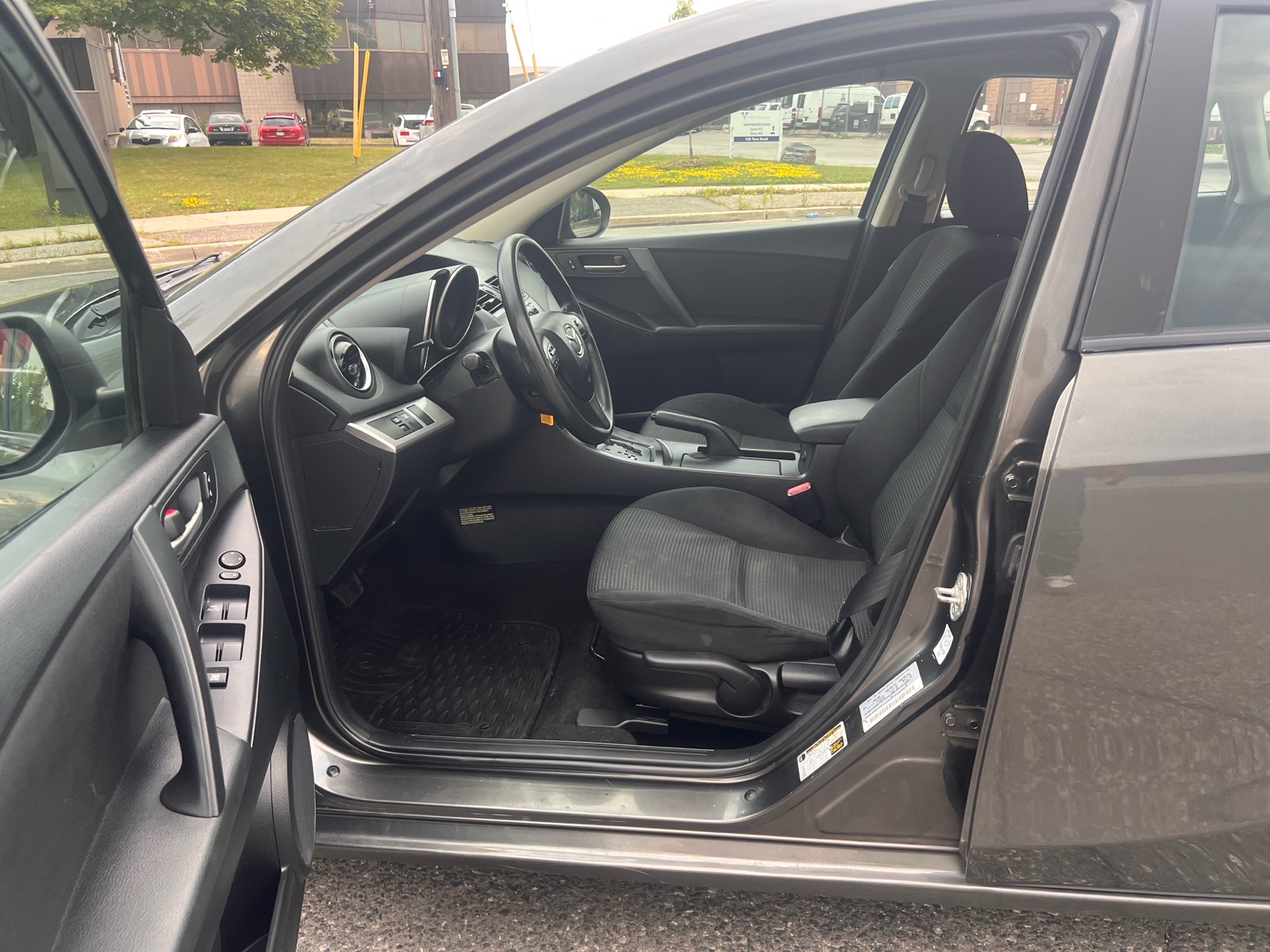 /autocainc/2013-Mazda-Mazda3-9583428042054576.jpg