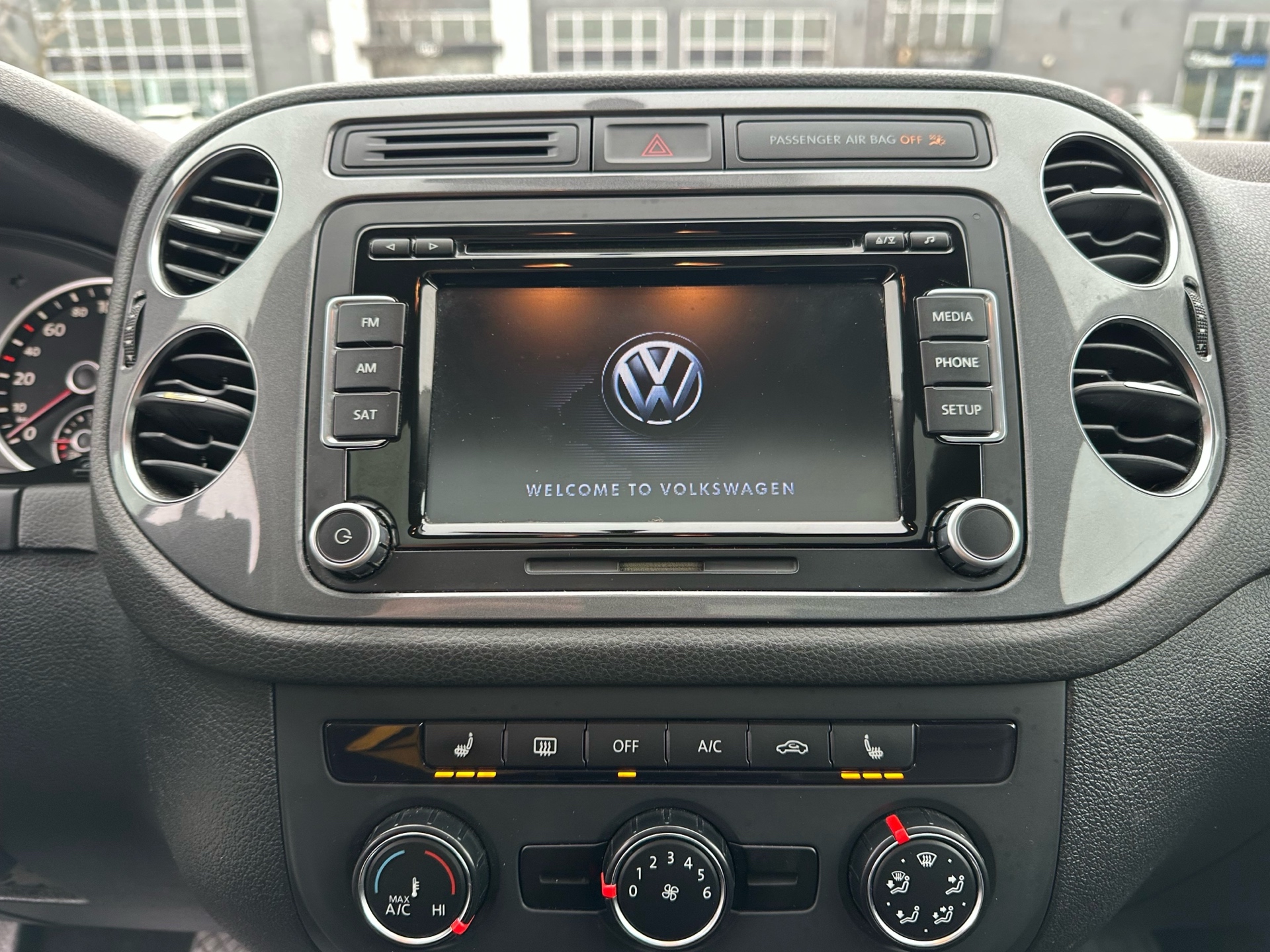 /autocainc/2013-Volkswagen-Tiguan-07846536628177958.jpg