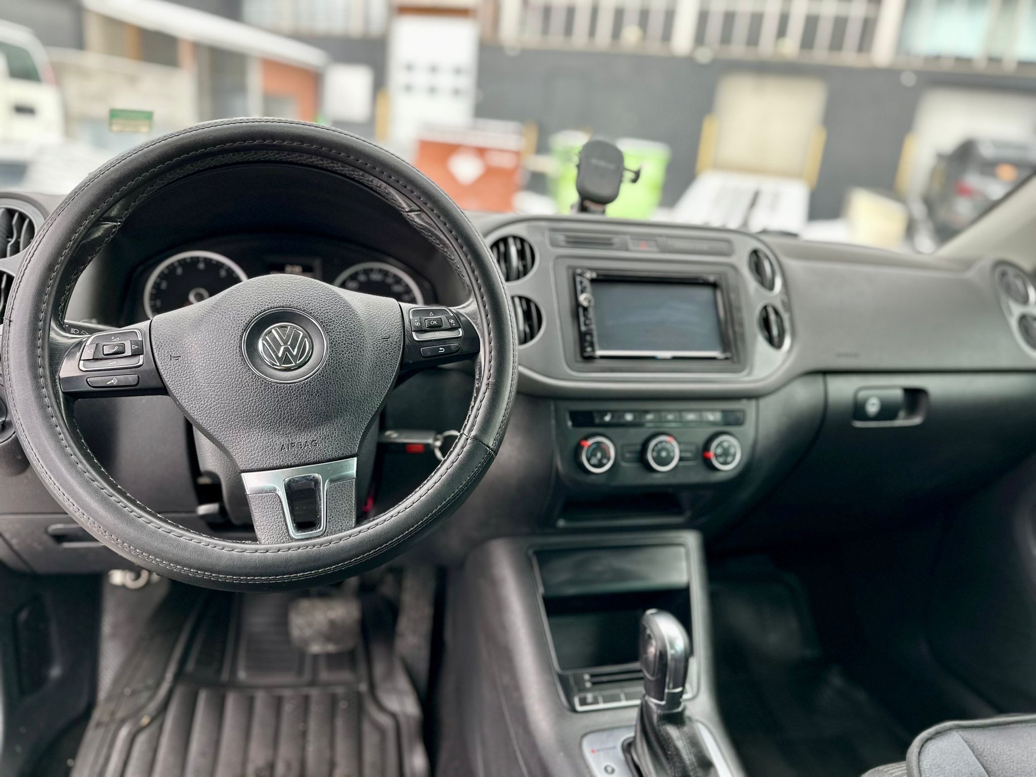 /autocainc/2013-Volkswagen-Tiguan-22987236908037945.jpg