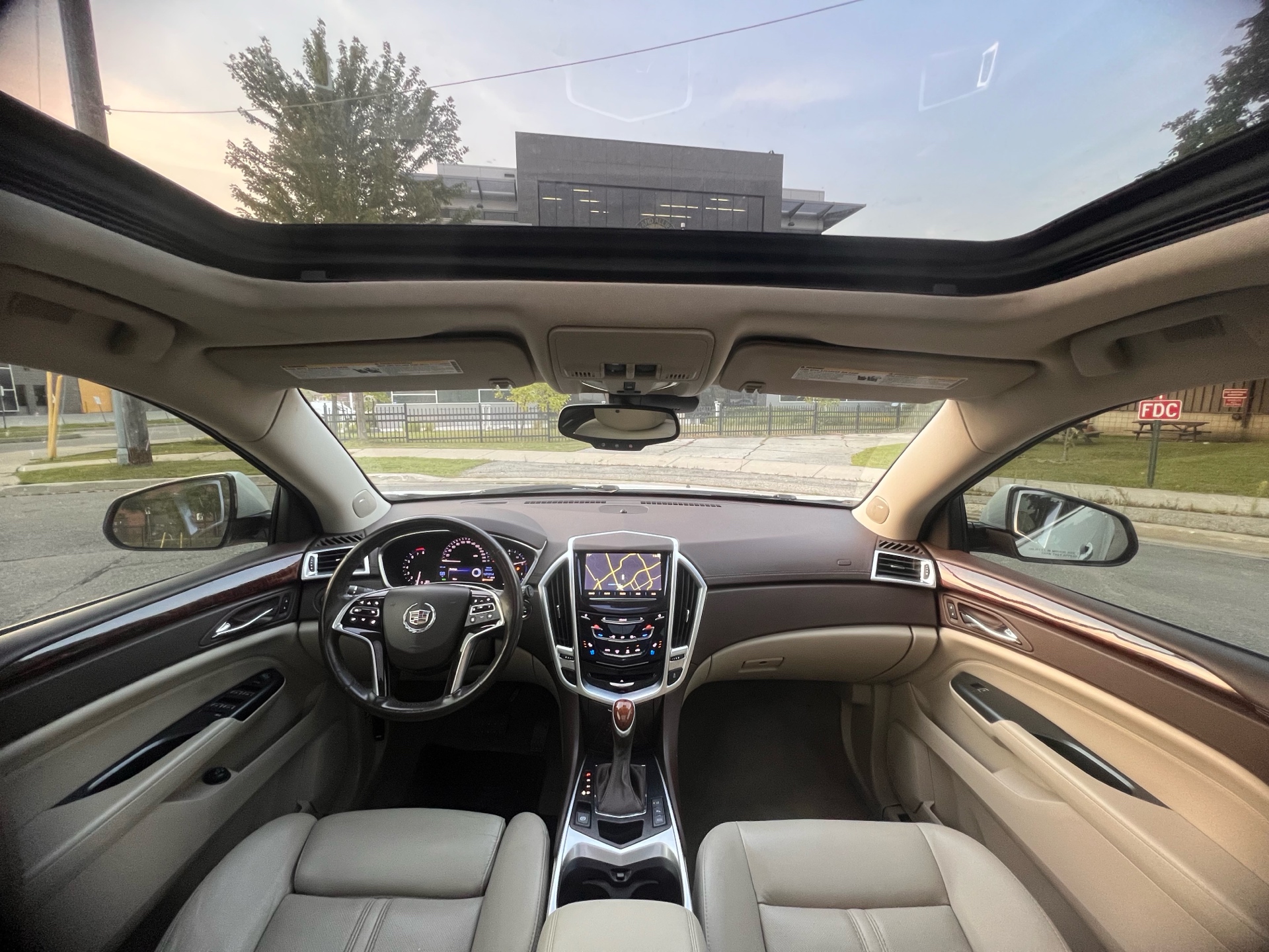 /autocainc/2014-Cadillac-SRX-009123836814605824.jpg
