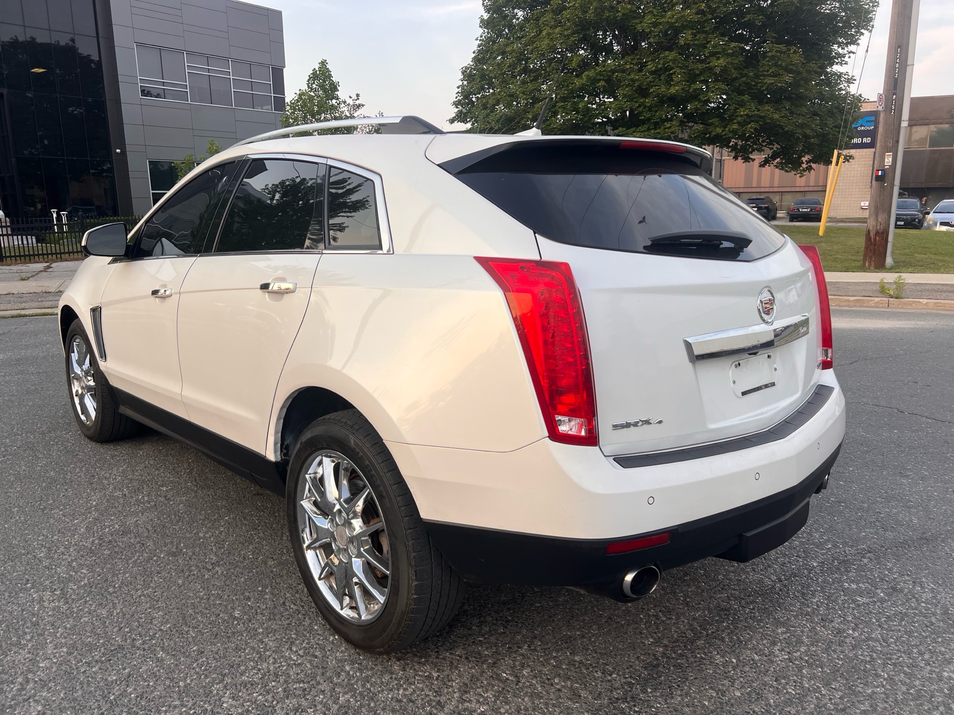 /autocainc/2014-Cadillac-SRX-23270996824464296.jpg