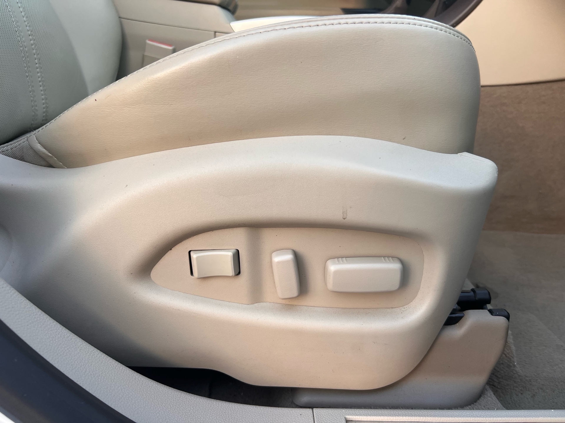 /autocainc/2014-Cadillac-SRX-3325187547013877.jpg