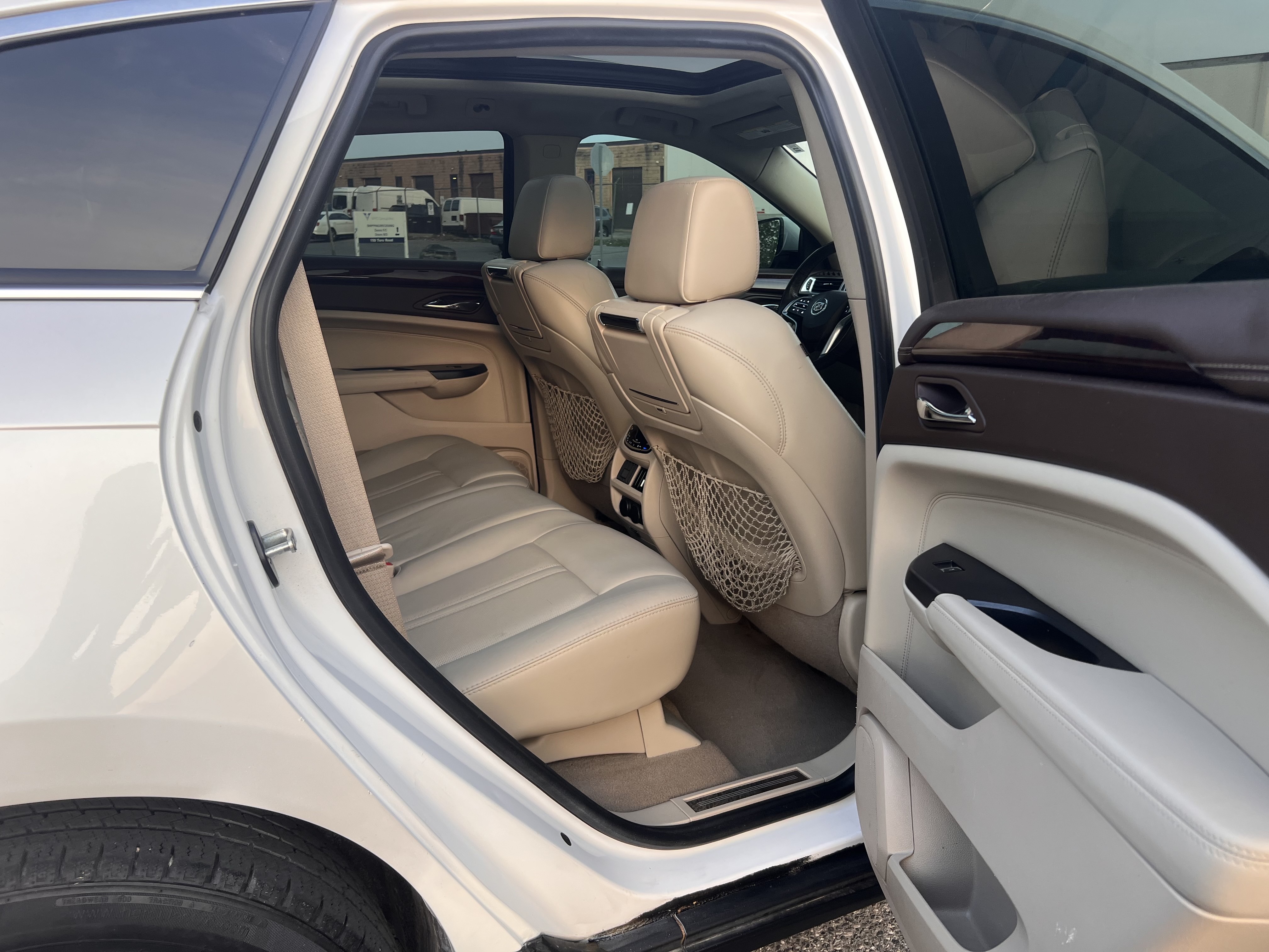/autocainc/2014-Cadillac-SRX-35625928909867577.jpg