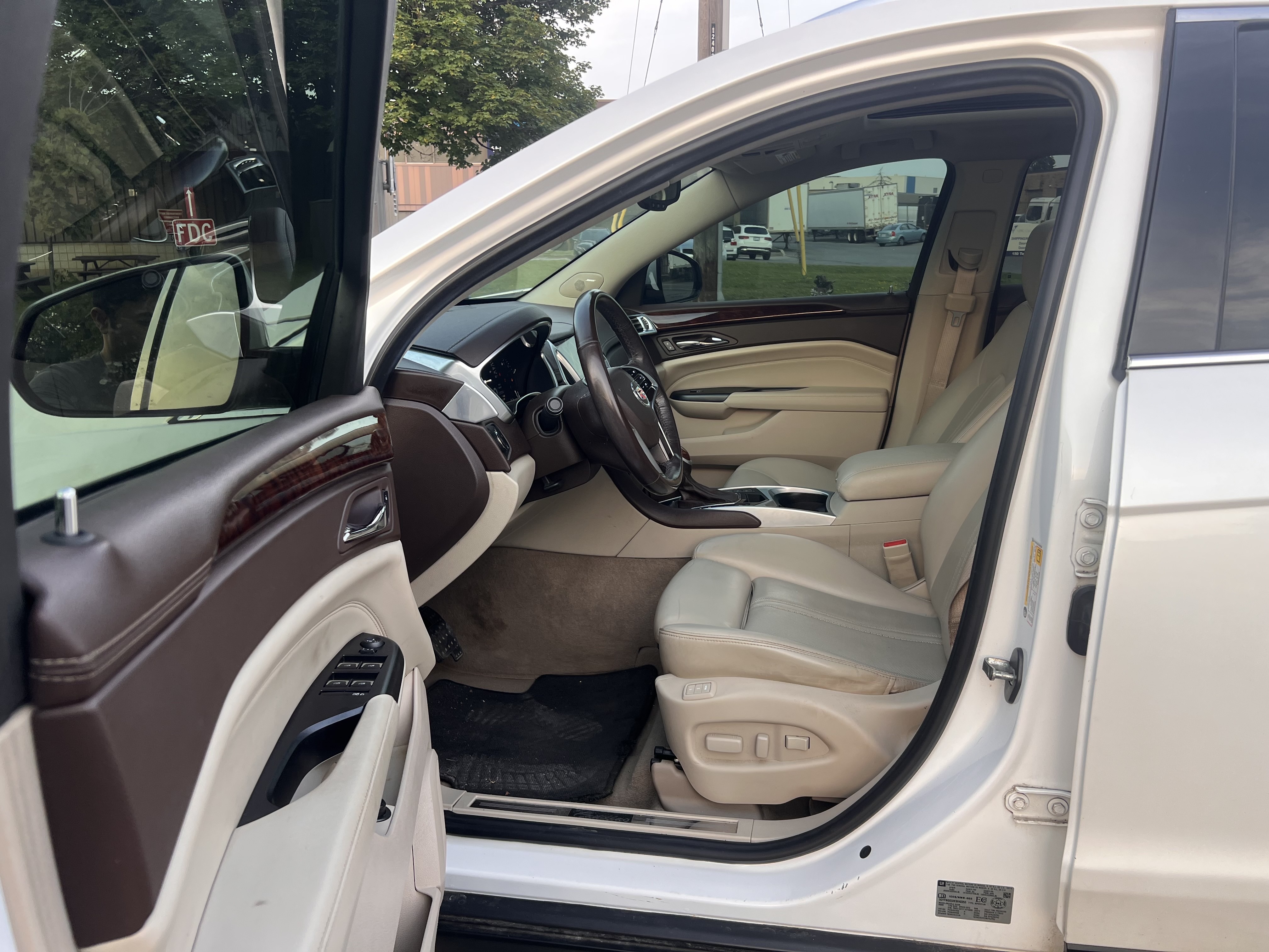 /autocainc/2014-Cadillac-SRX-7980824261034258.jpg