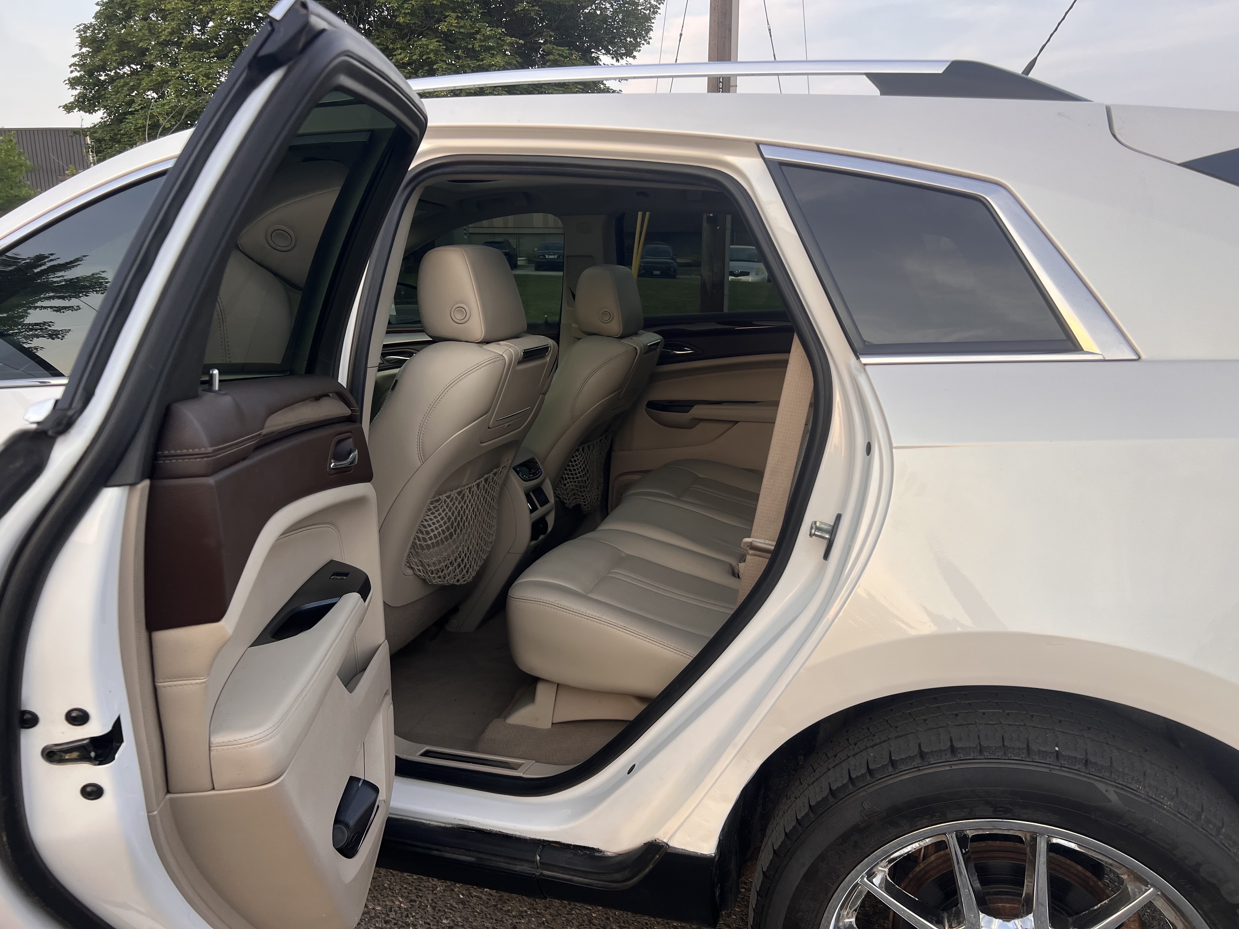 /autocainc/2014-Cadillac-SRX-9305417621946757.jpg