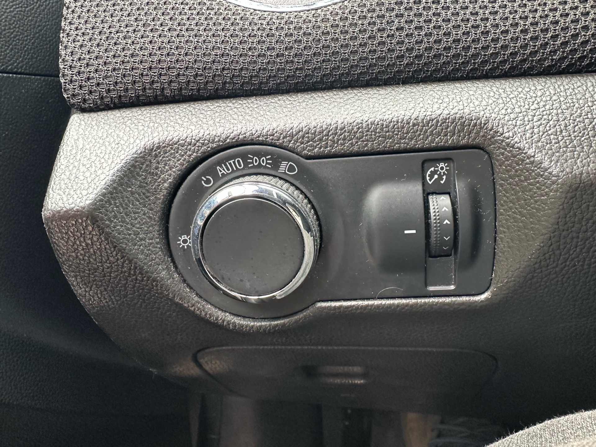 /autocainc/2014-Chevrolet-Cruze-05174985634754092.jpg