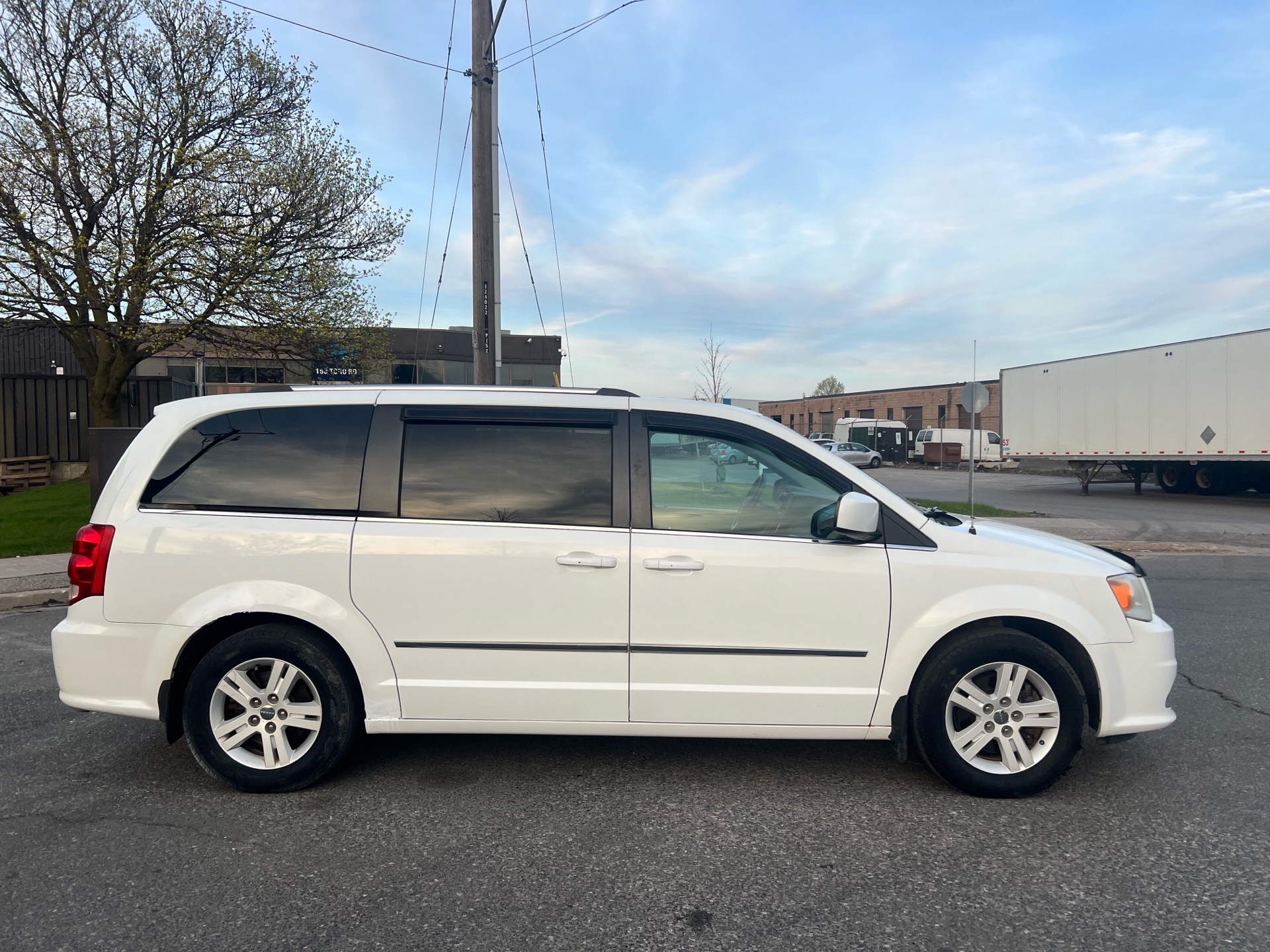 /autocainc/2014-Dodge-GrandCaravan-18357046658943355.jpg