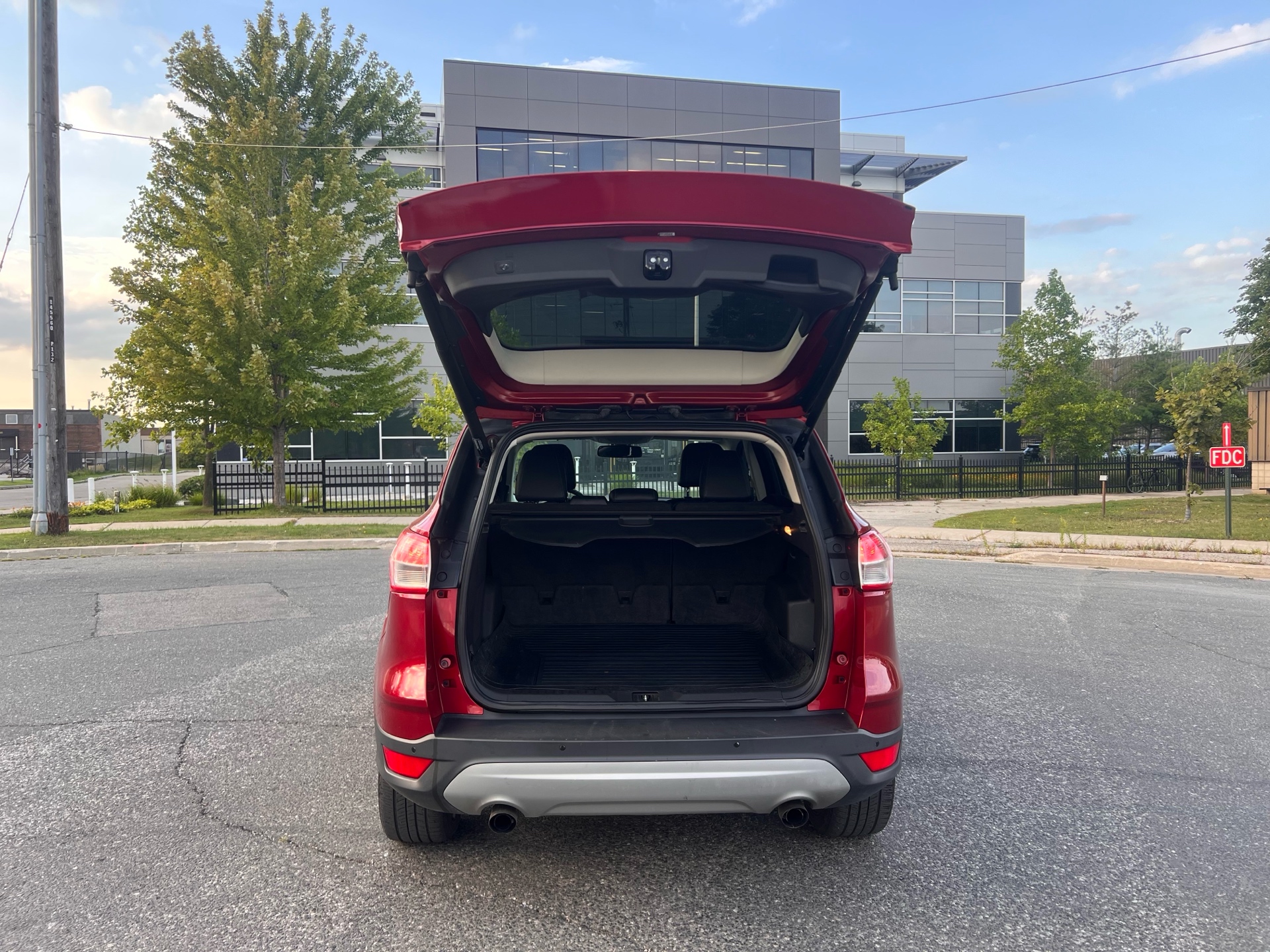 /autocainc/2014-Ford-Escape-06506970621767594.jpg