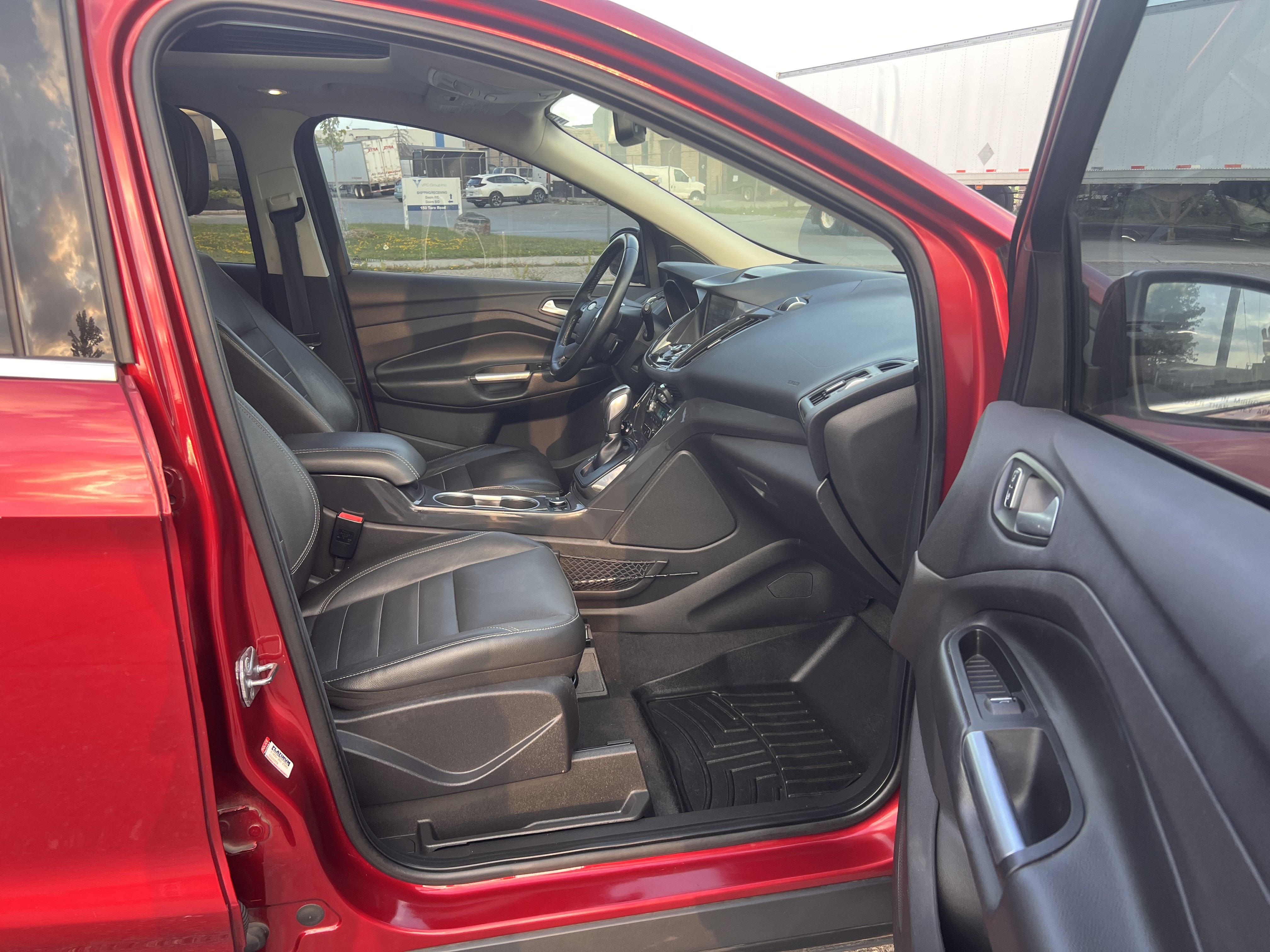/autocainc/2014-Ford-Escape-16271671958129397.jpg