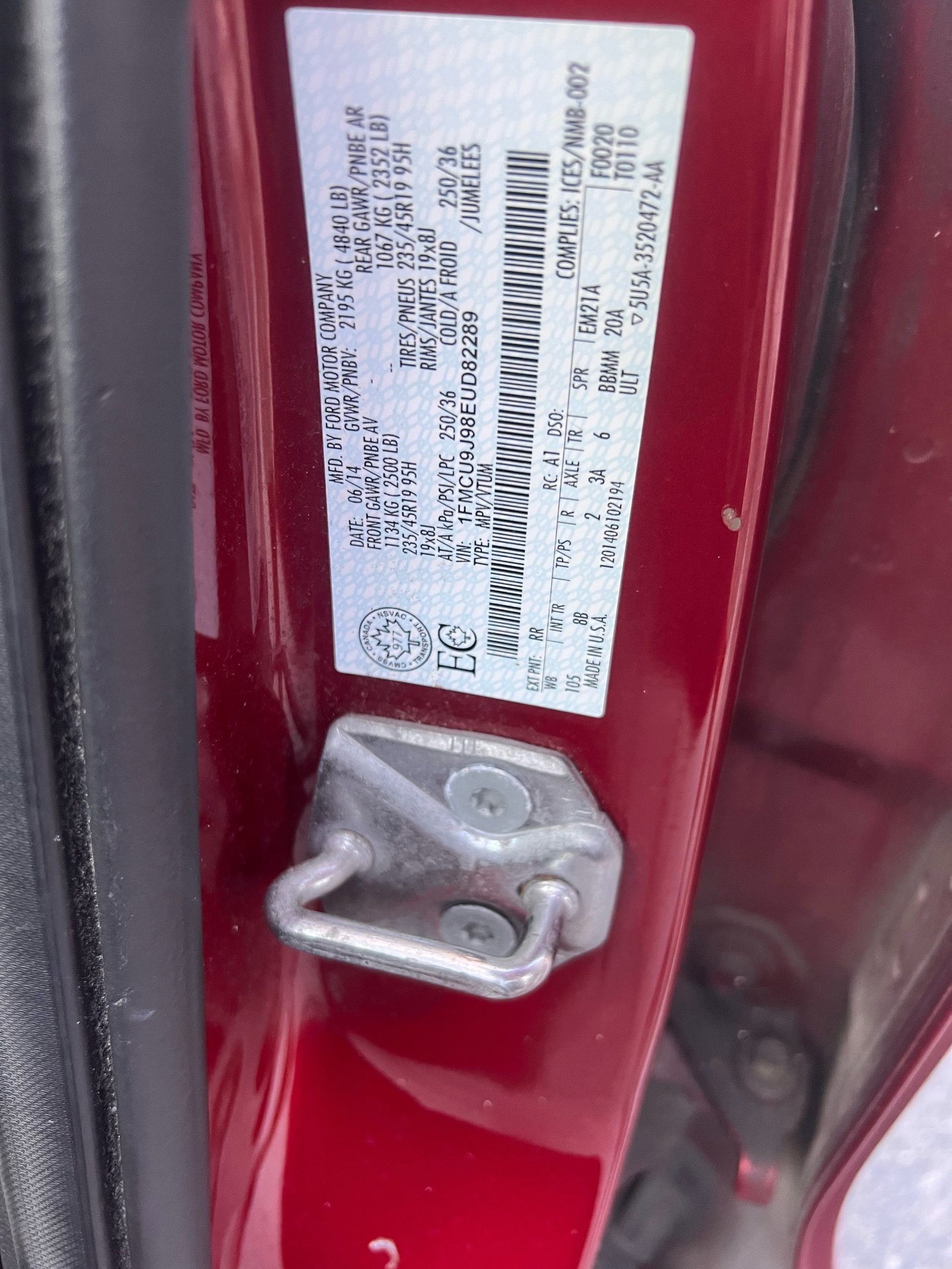 /autocainc/2014-Ford-Escape-30967058376977996.jpg