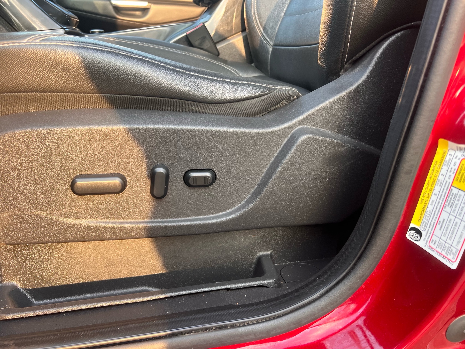 /autocainc/2014-Ford-Escape-3931081560151639.jpg