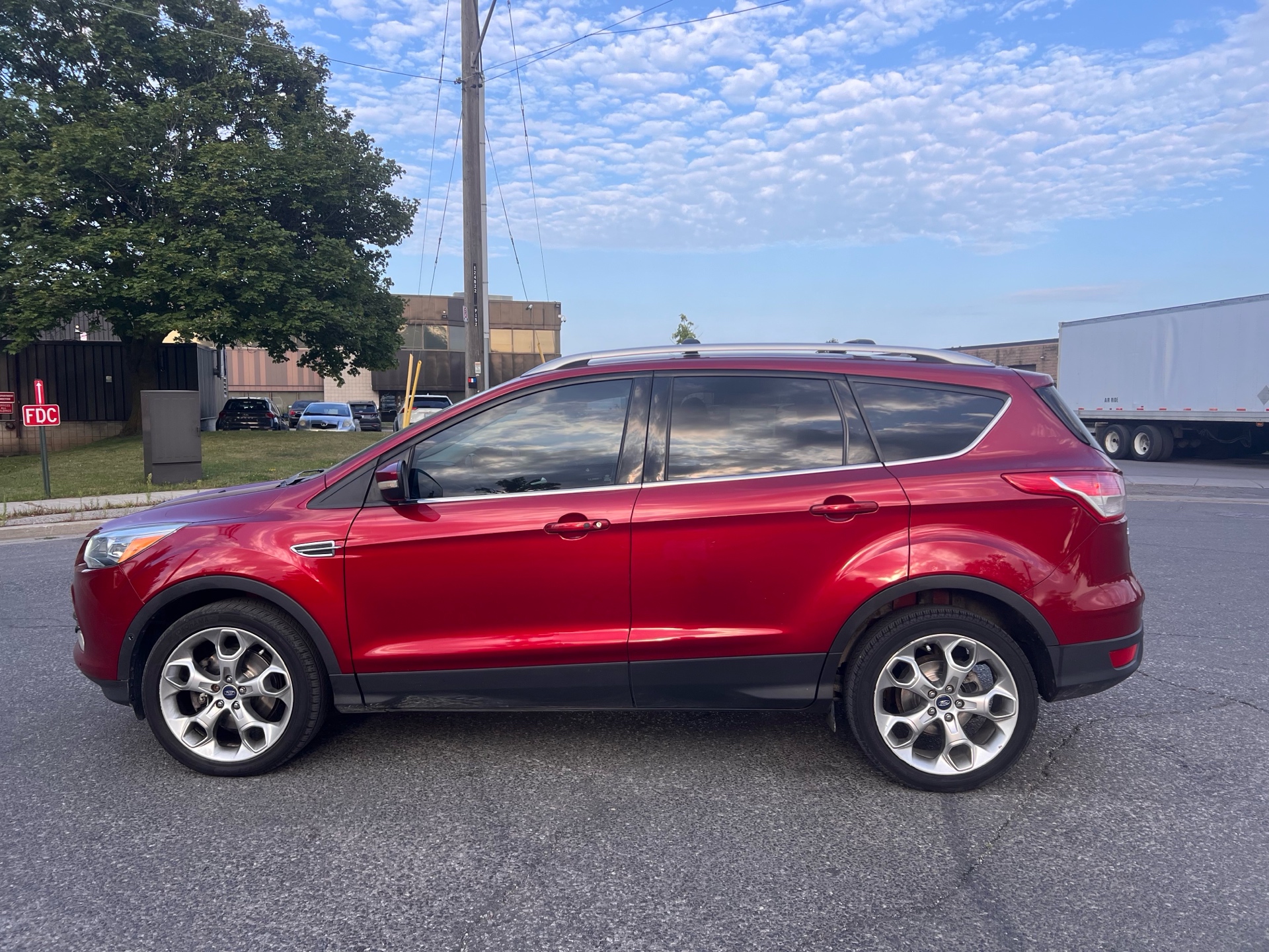 /autocainc/2014-Ford-Escape-8074419110941897.jpg