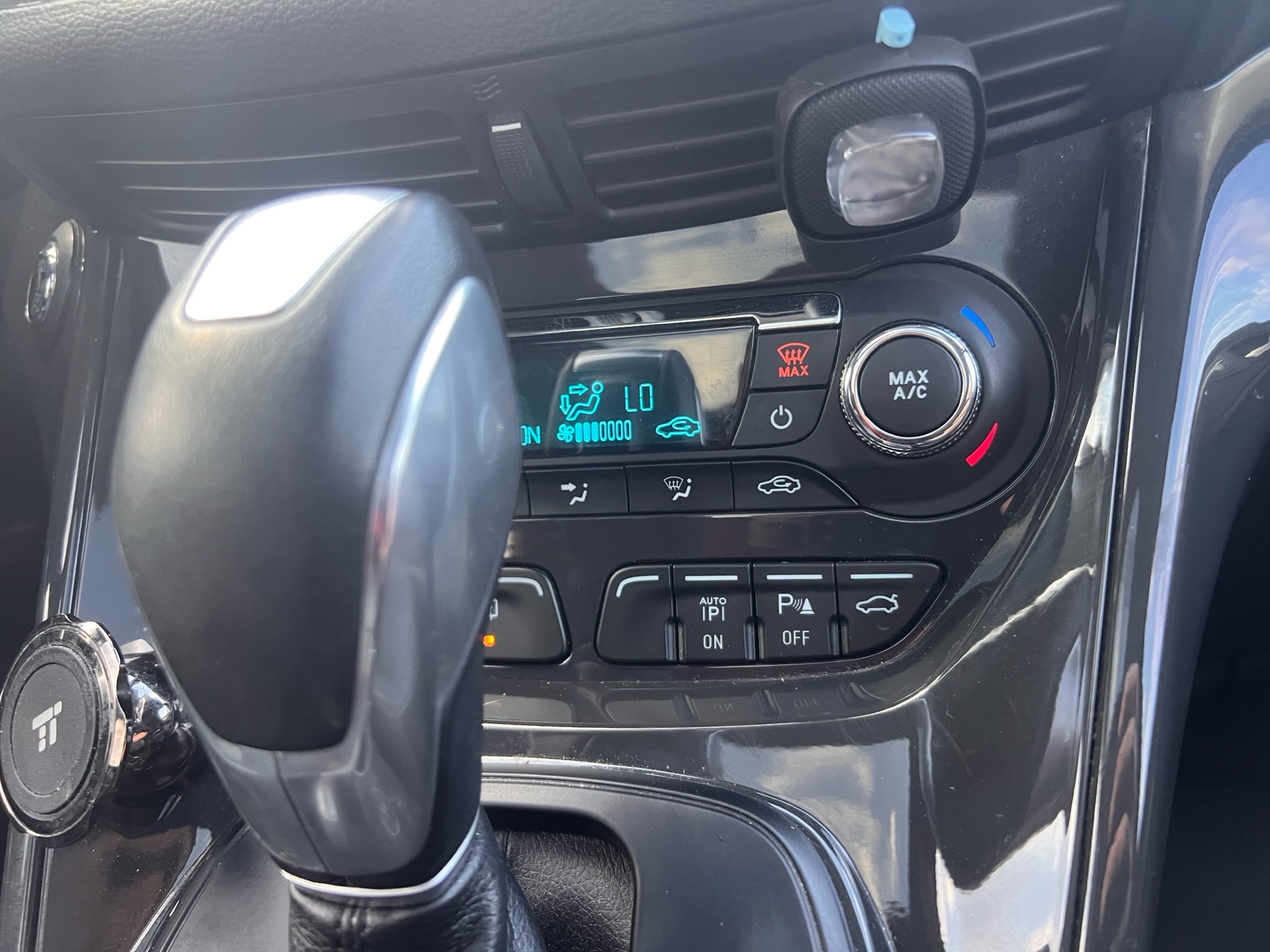 /autocainc/2014-Ford-Escape-8237635808608215.jpg