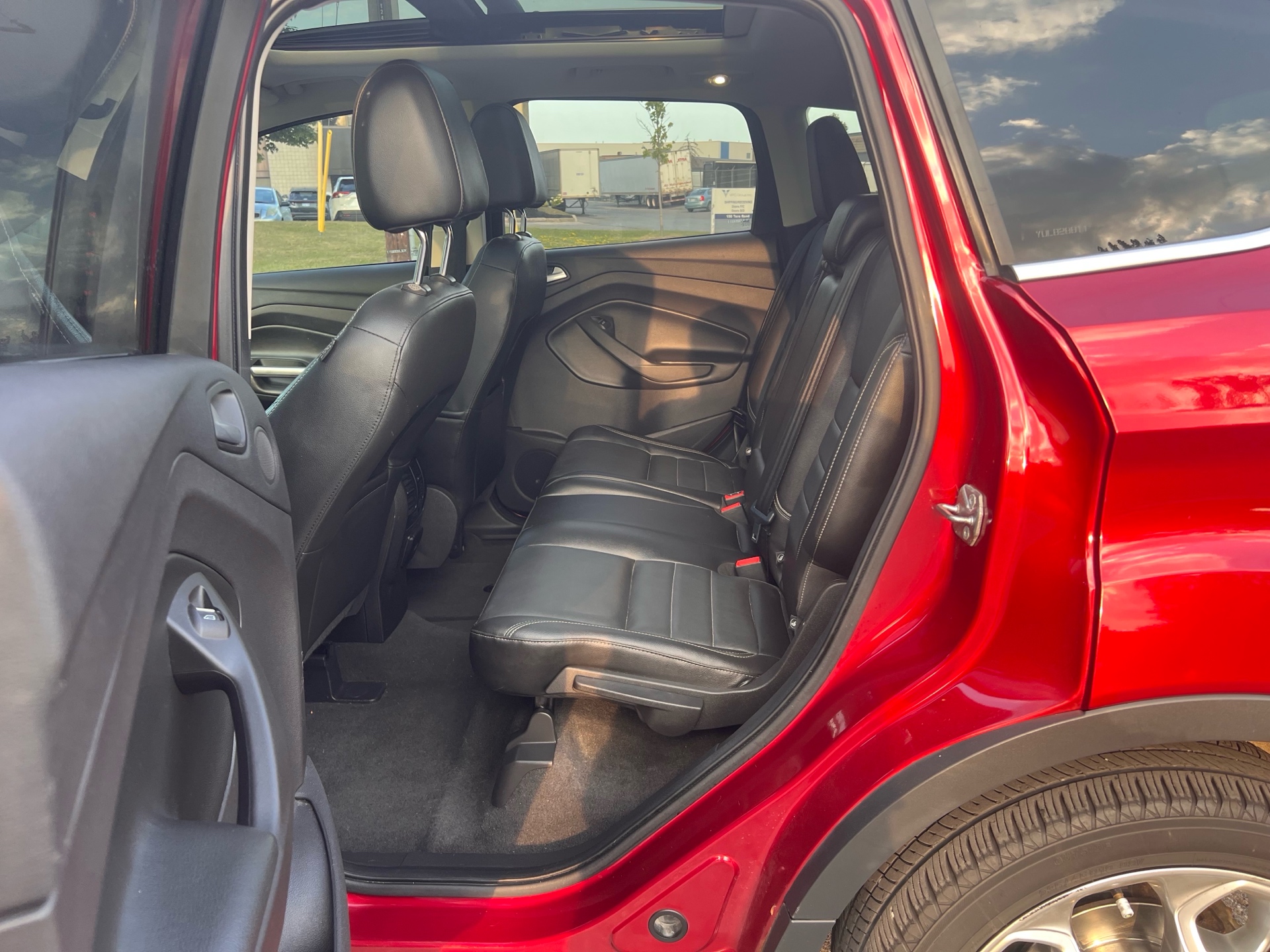 /autocainc/2014-Ford-Escape-8387133493686654.jpg