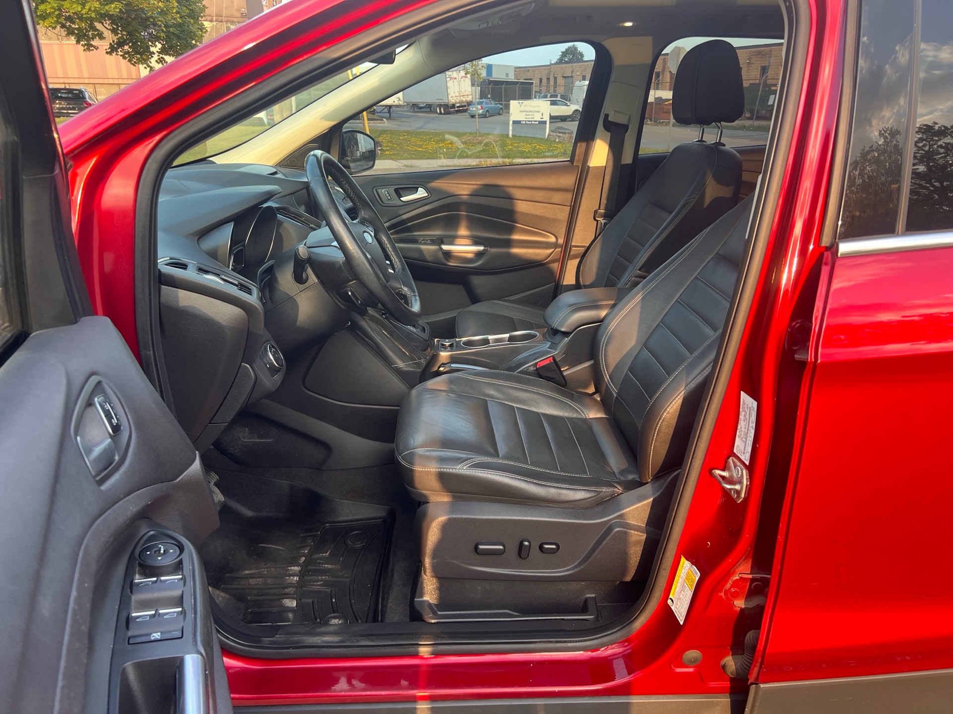 /autocainc/2014-Ford-Escape-9002977110349517.jpg