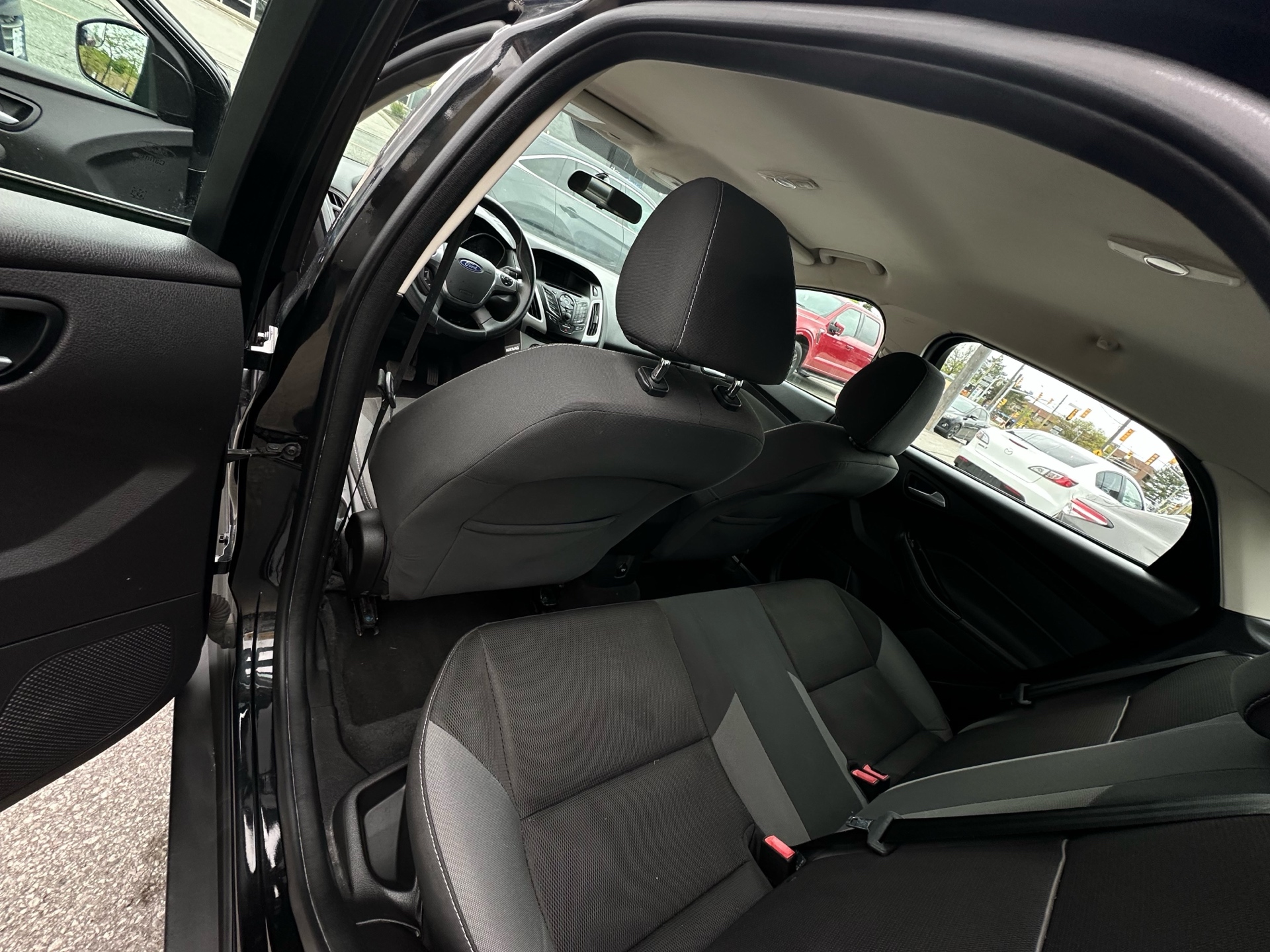 /autocainc/2014-Ford-Focus-09107953227588705.jpg