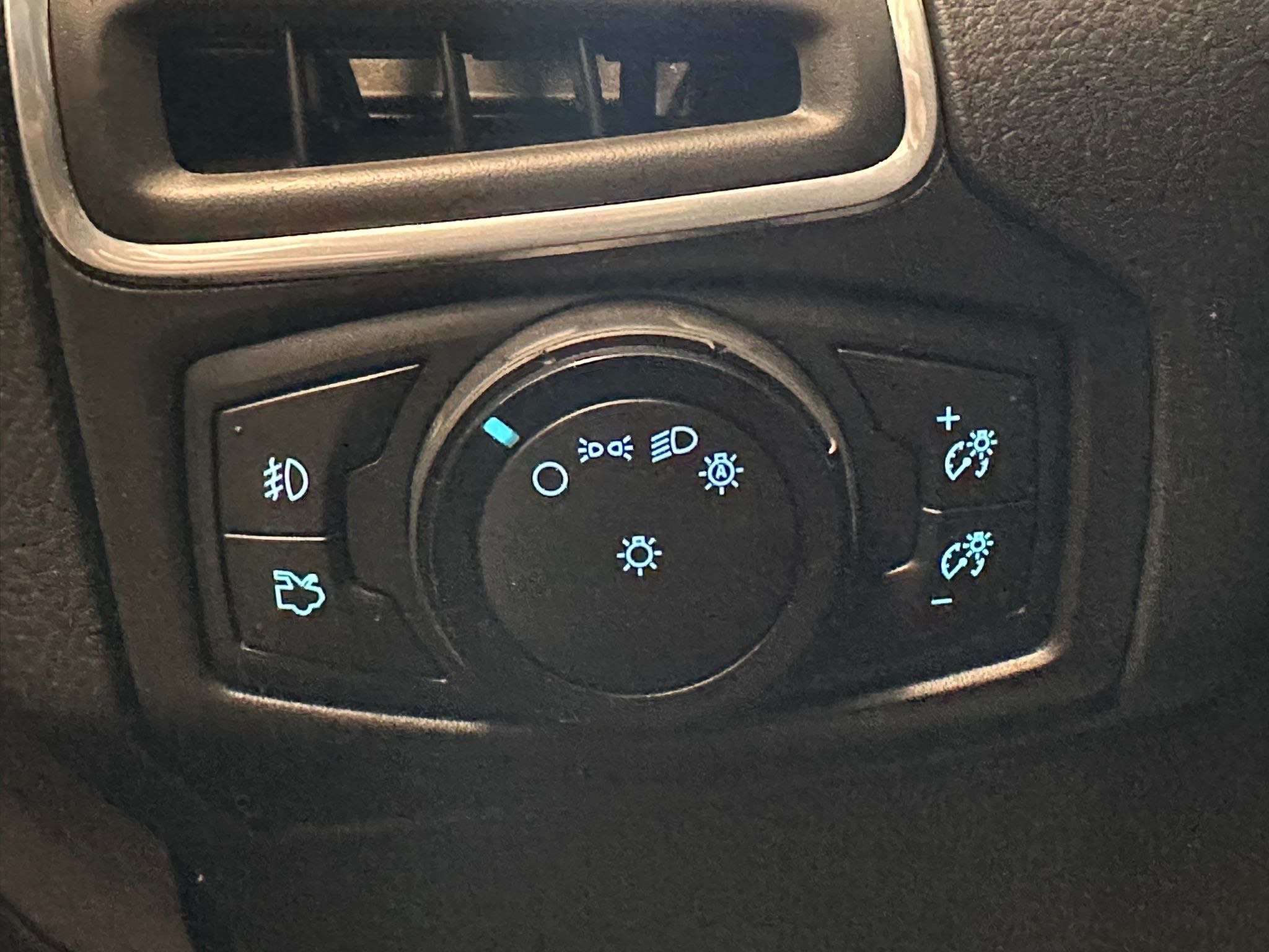 /autocainc/2014-Ford-Focus-42307347495452796.jpg